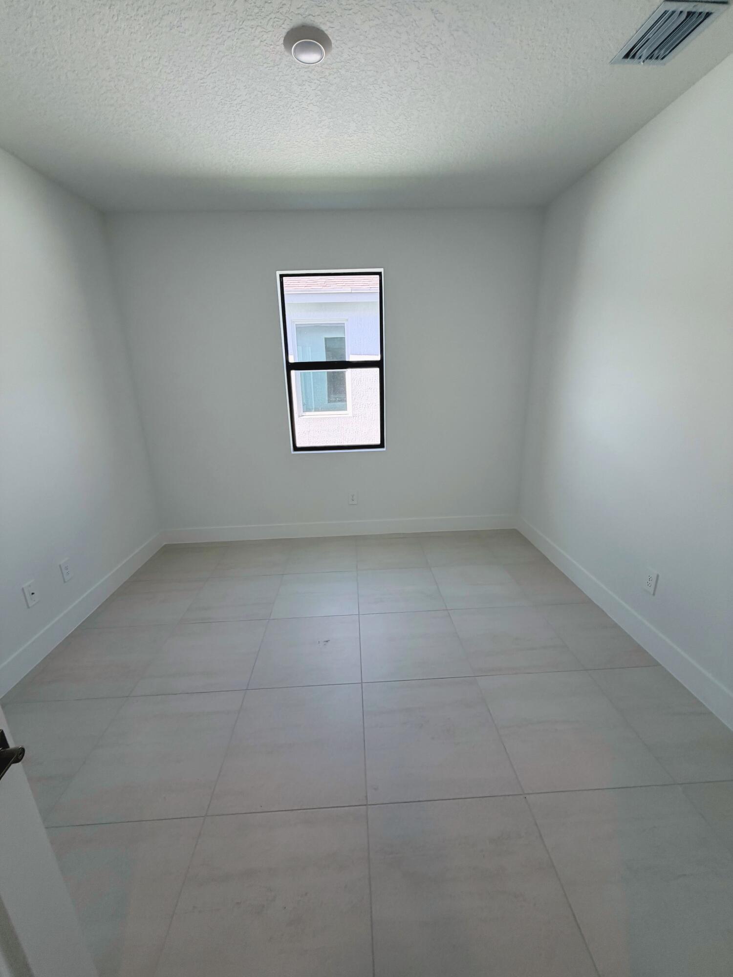 6570 Se Park Trace Drive Property Photo 7