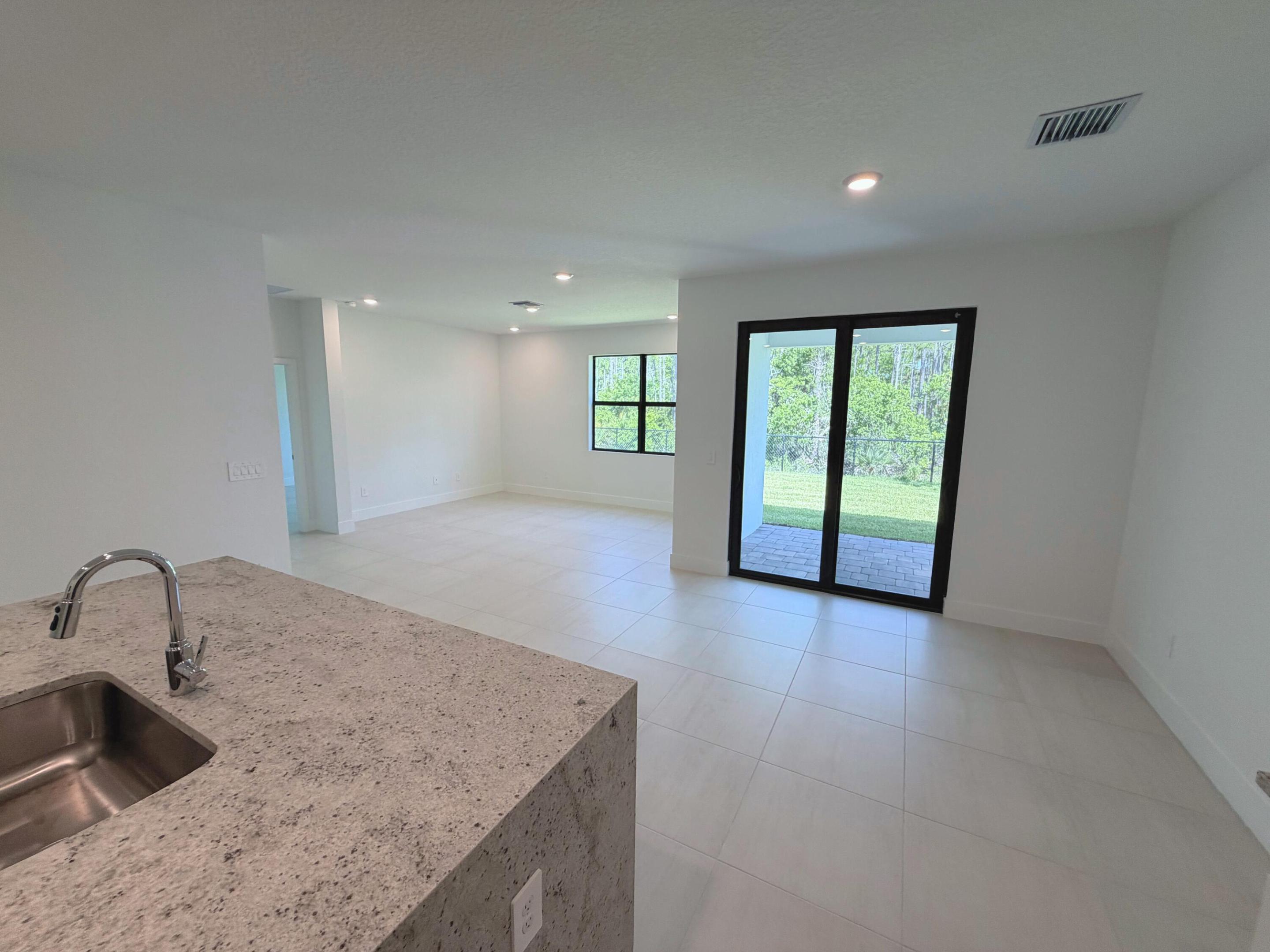 6570 Se Park Trace Drive Property Photo 10
