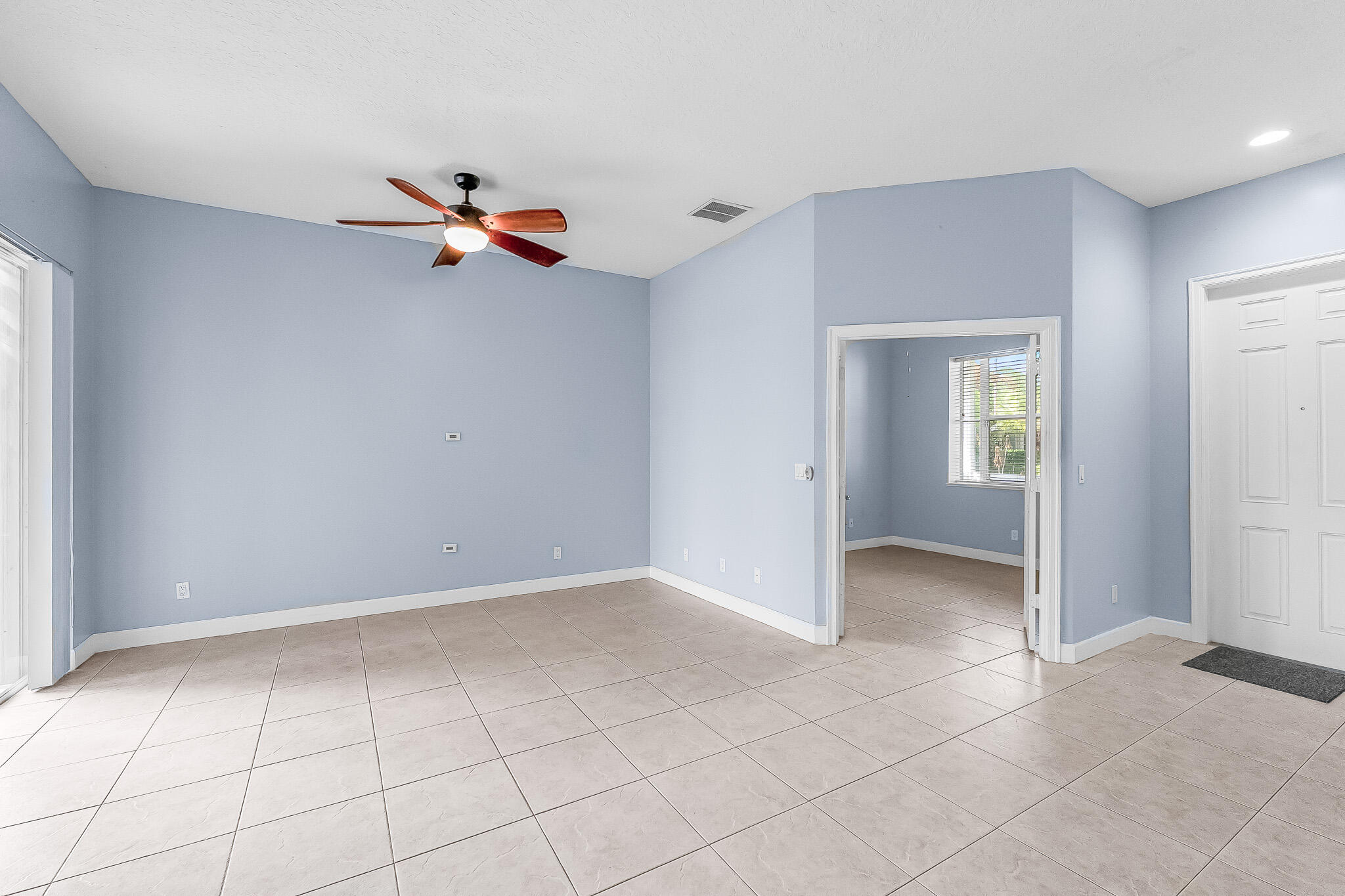 615 Ne Canoe Park Circle Property Photo 5