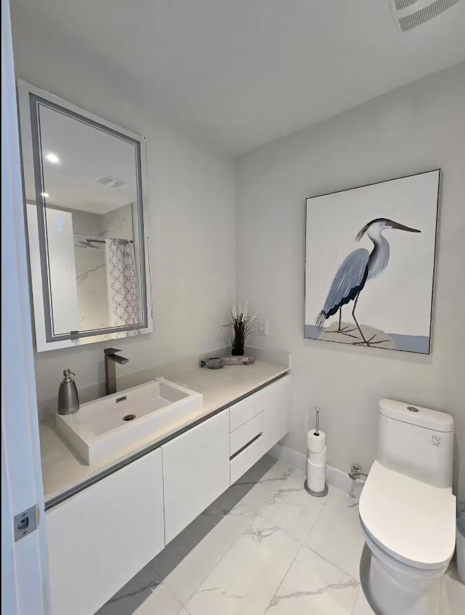 3100 N Ocean Drive H1801 Property Photo 6