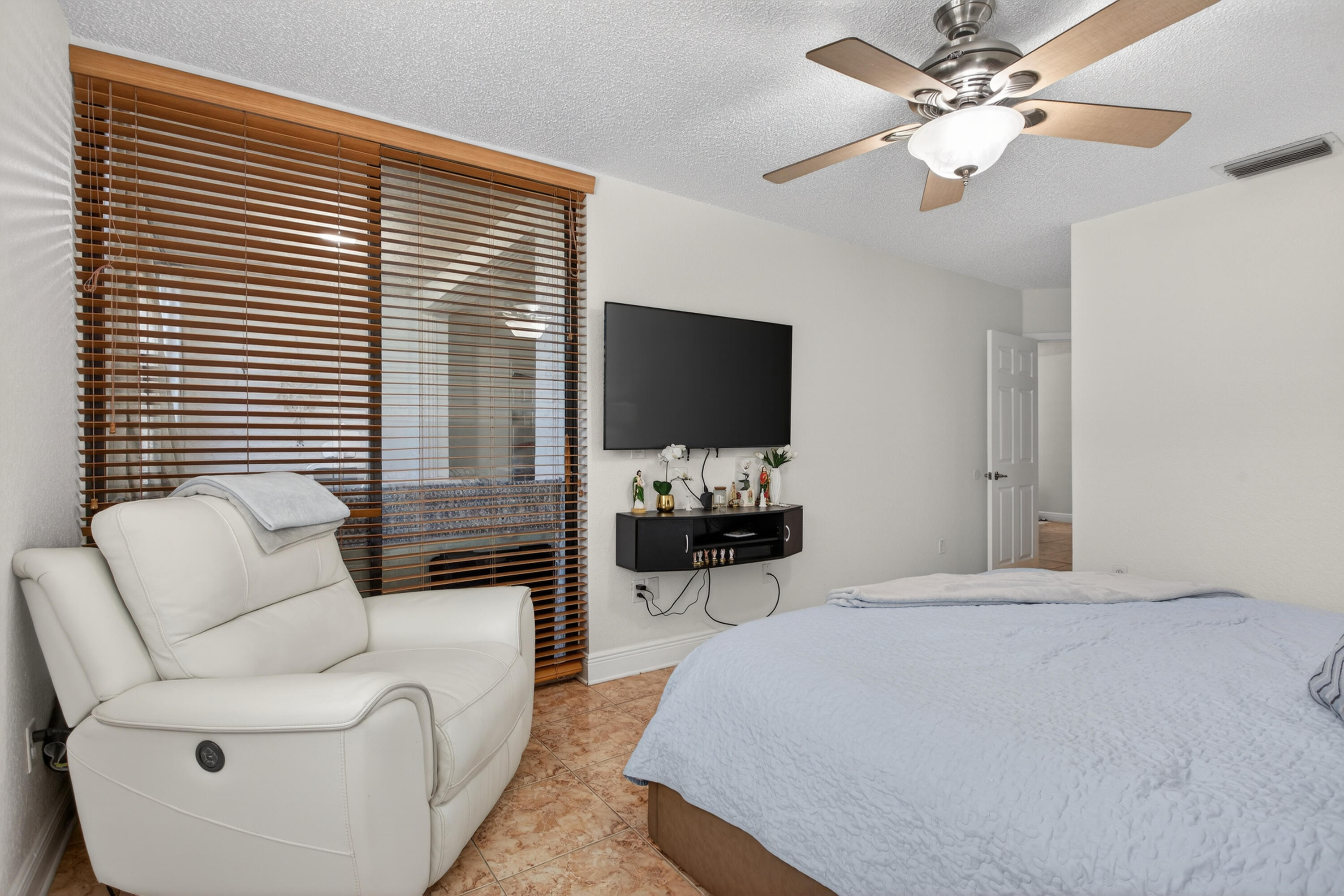 4151 Coral Tree Circle 251 Property Photo 28