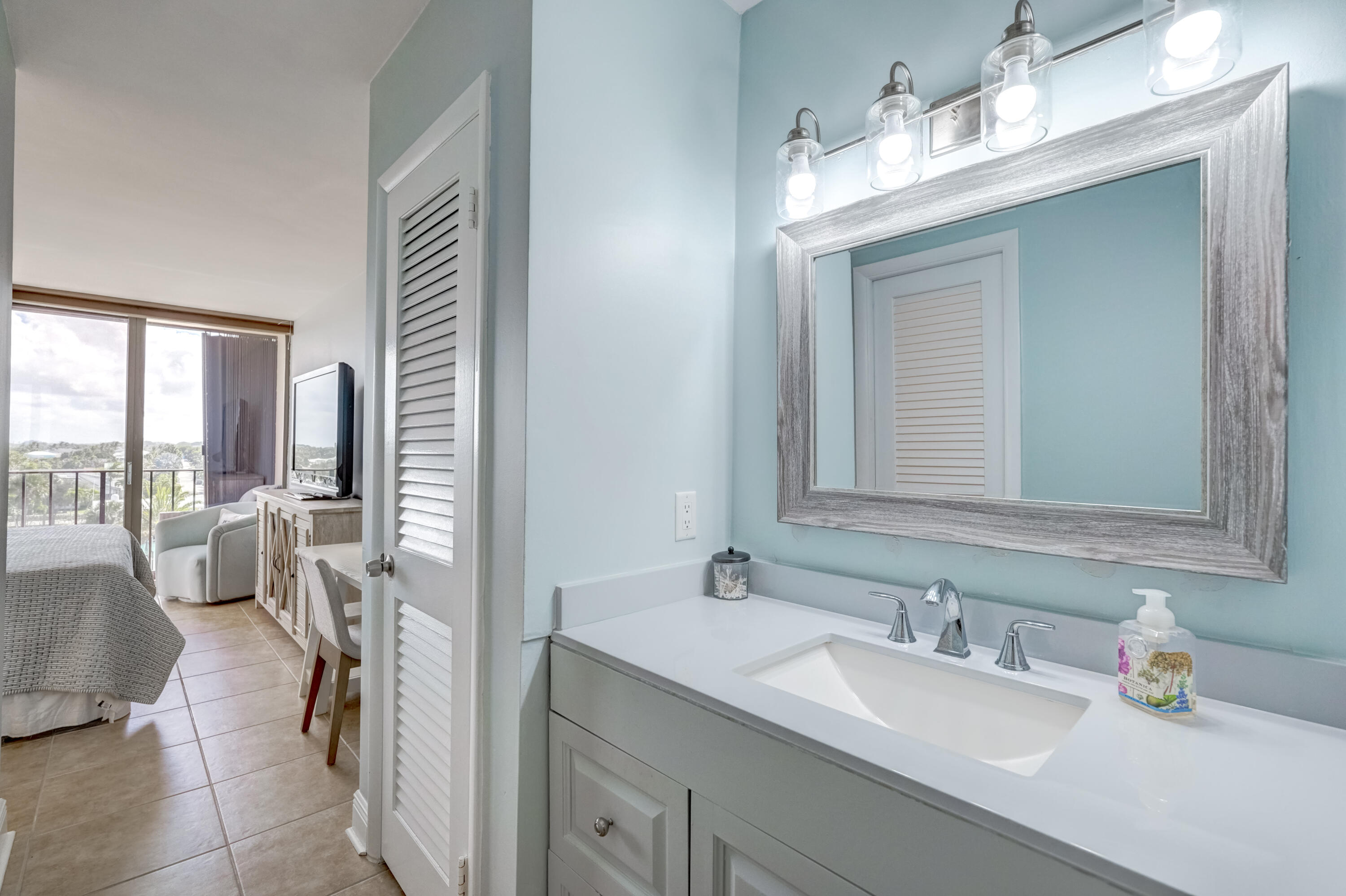 225 Beach Road 503 Property Photo 14