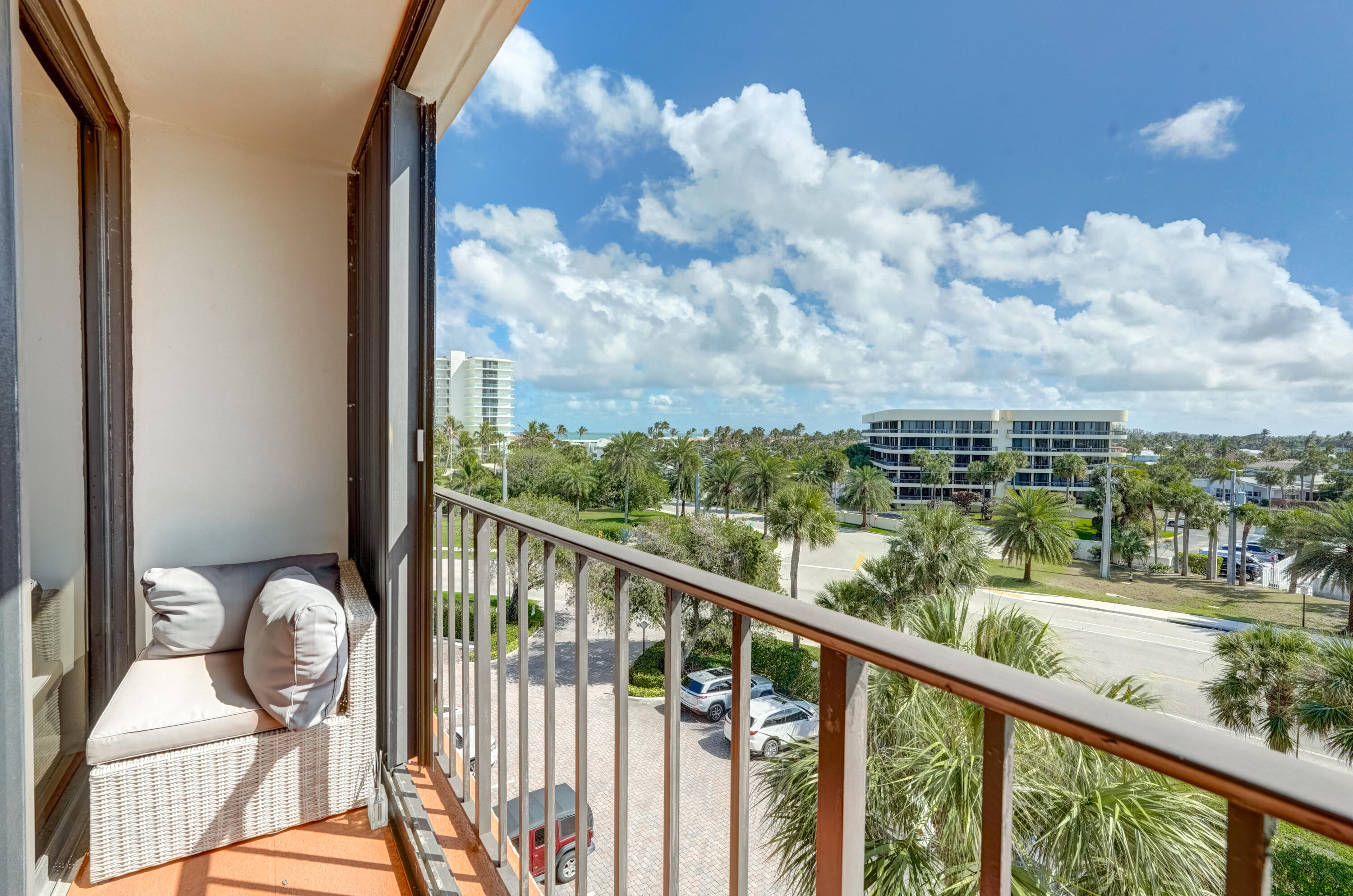 225 Beach Road 503 Property Photo 28