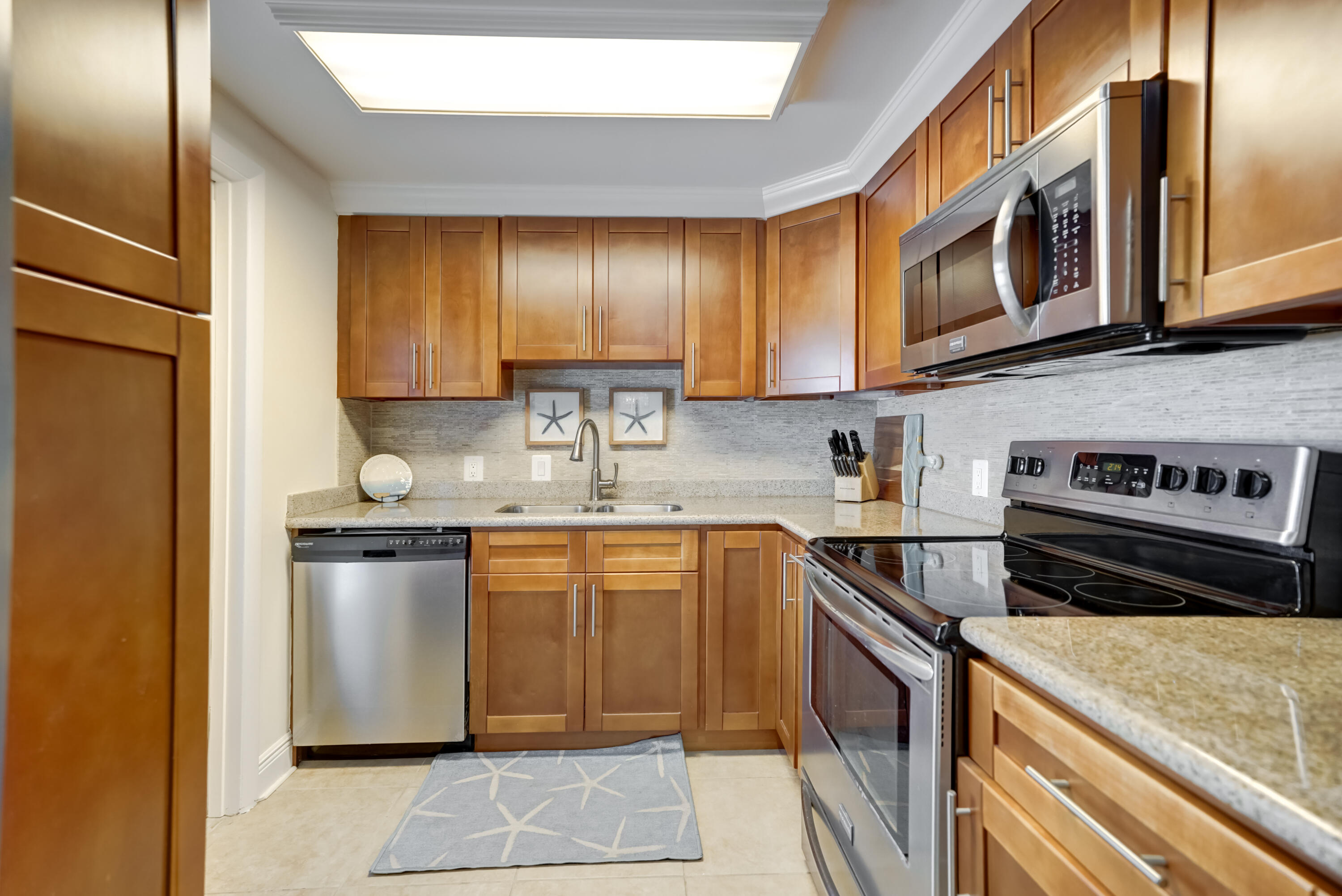 225 Beach Road 503 Property Photo 39
