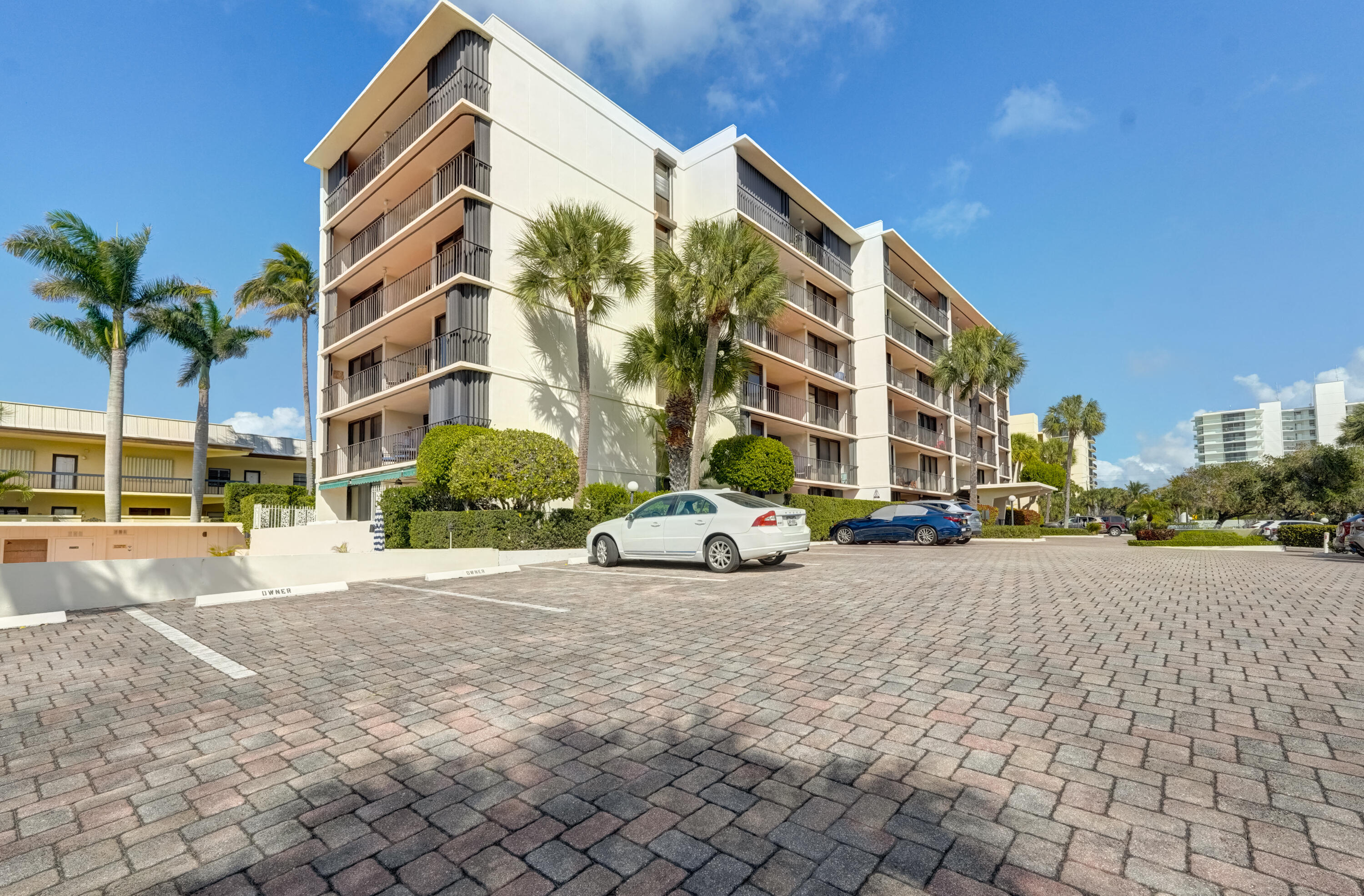 225 Beach Road 503 Property Photo 43
