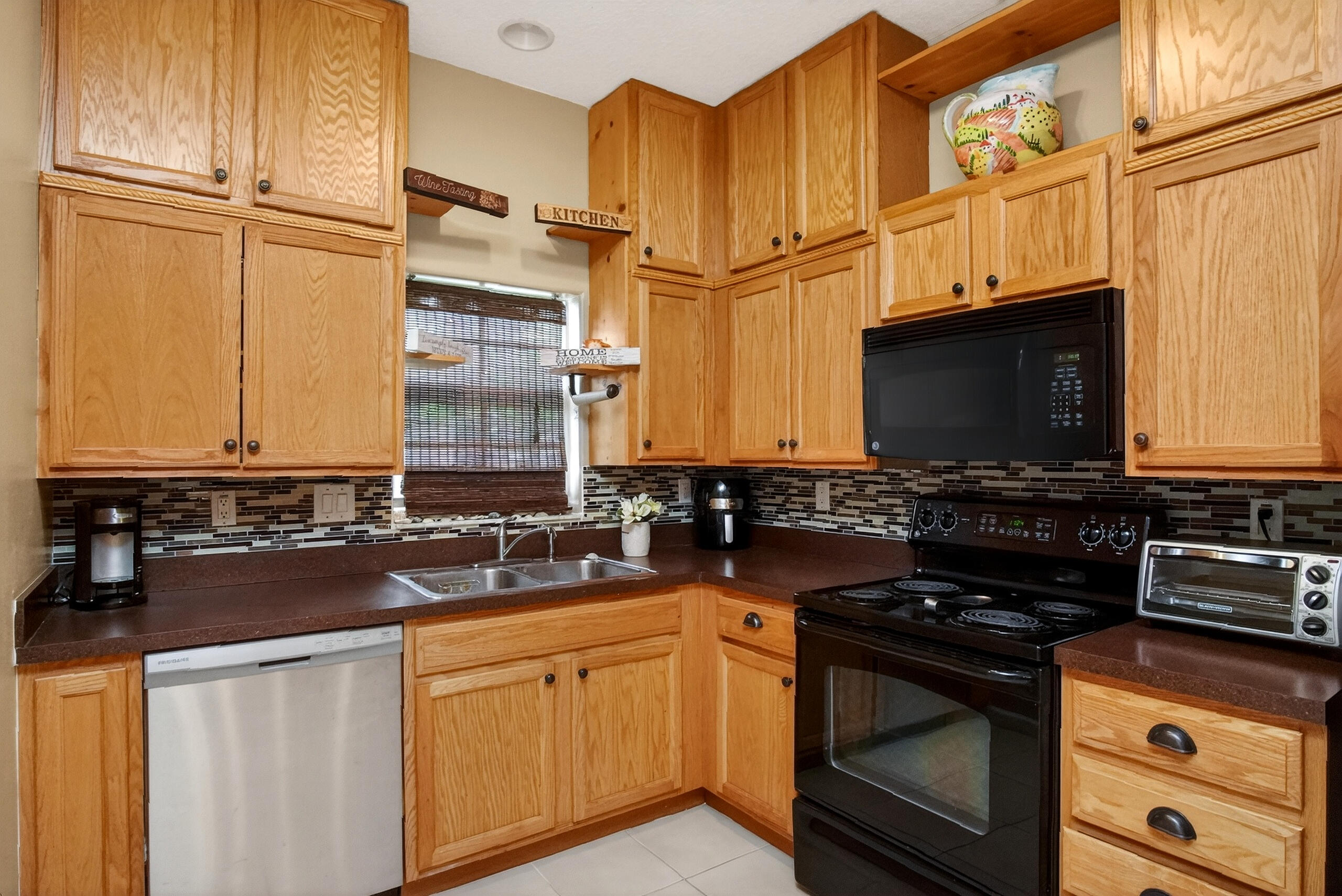 1911 77th Drive Property Photo 8