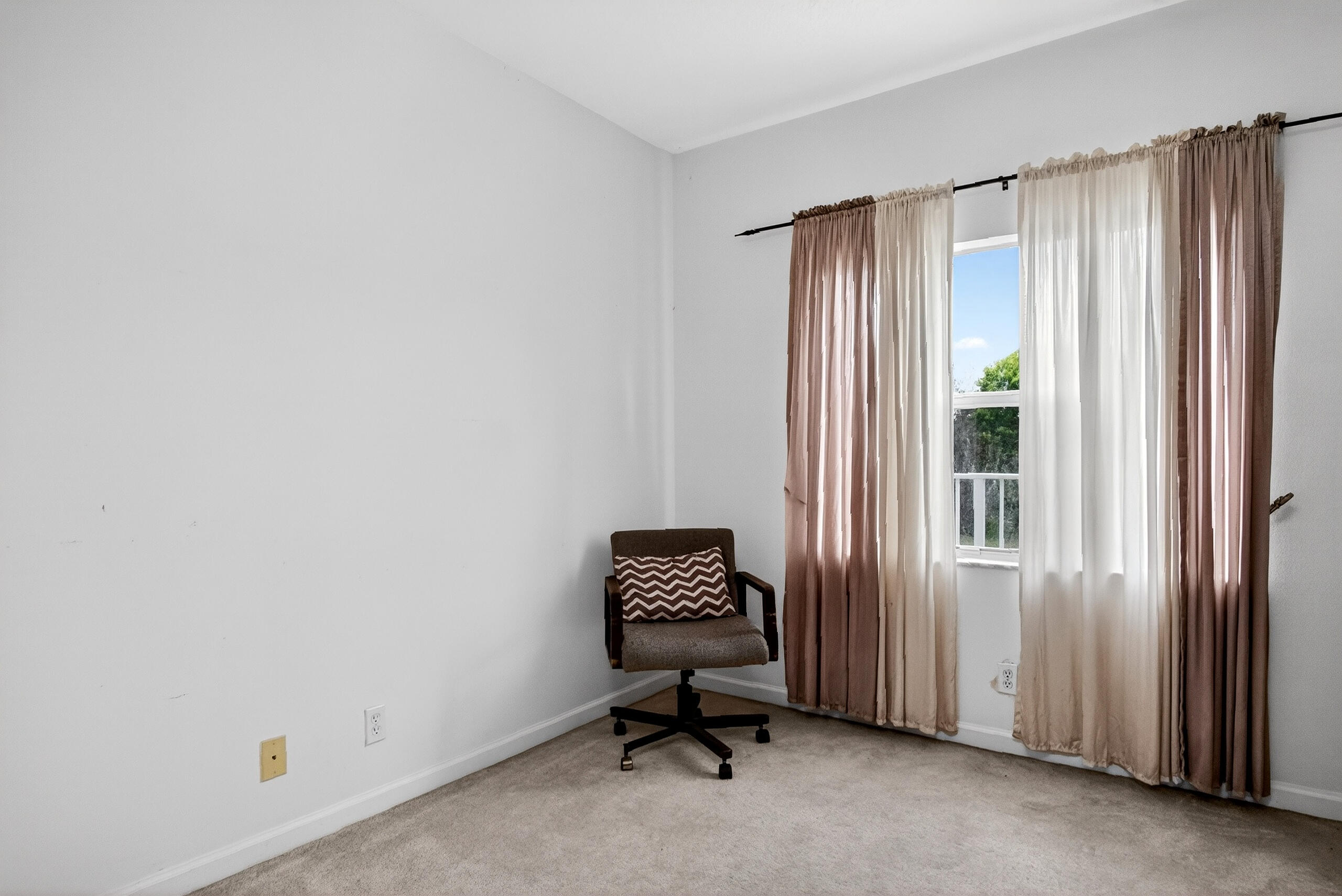 1911 77th Drive Property Photo 24