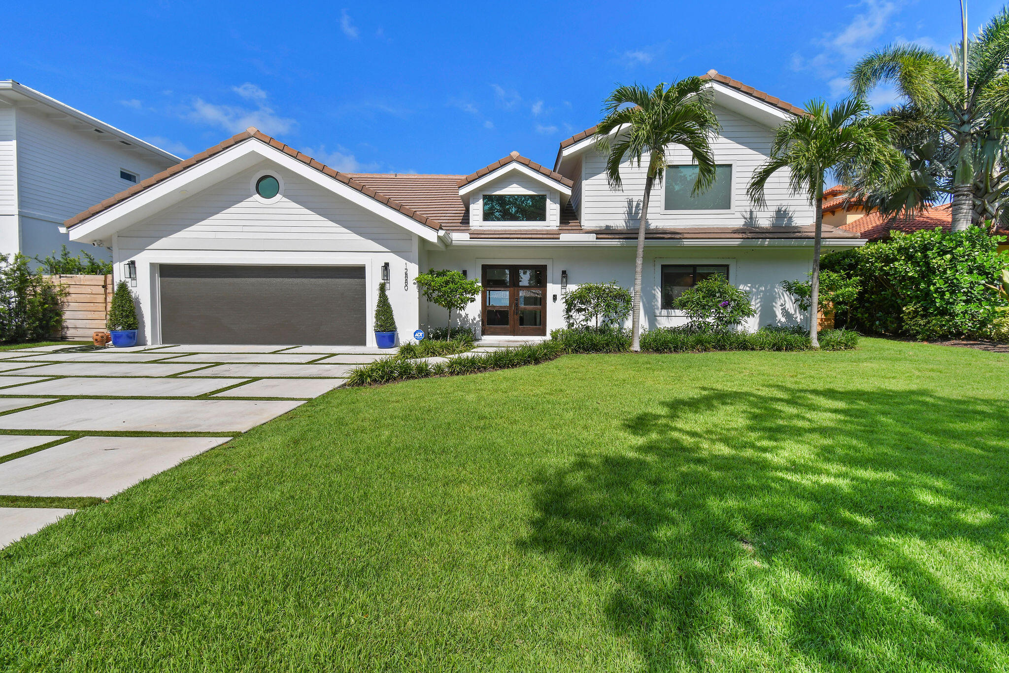 12880 S Shore Drive Property Photo 3