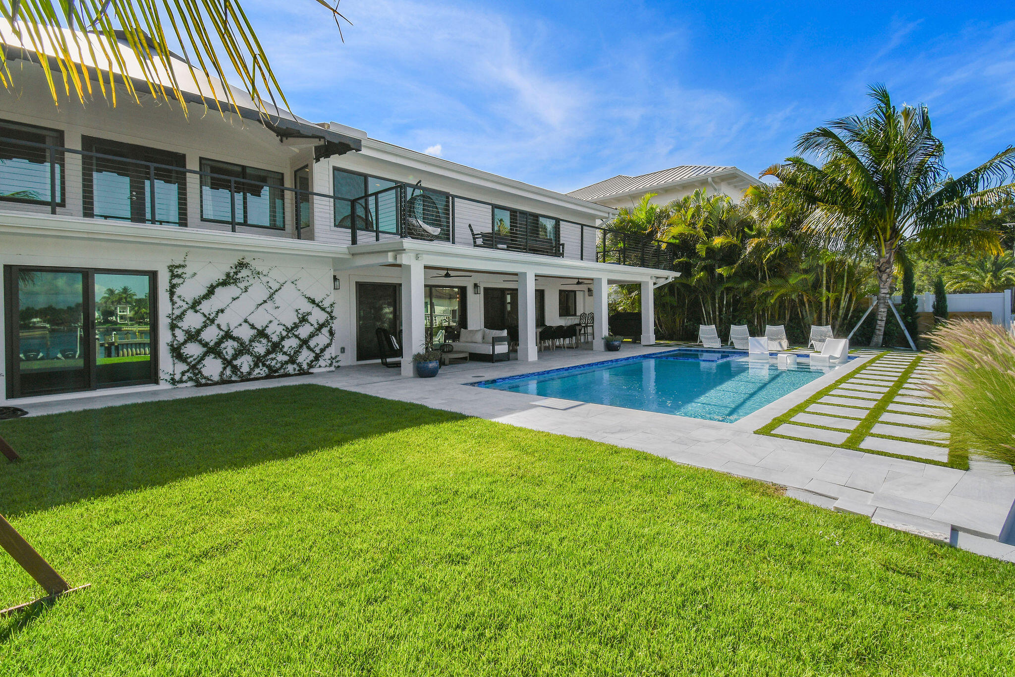 12880 S Shore Drive Property Photo 5