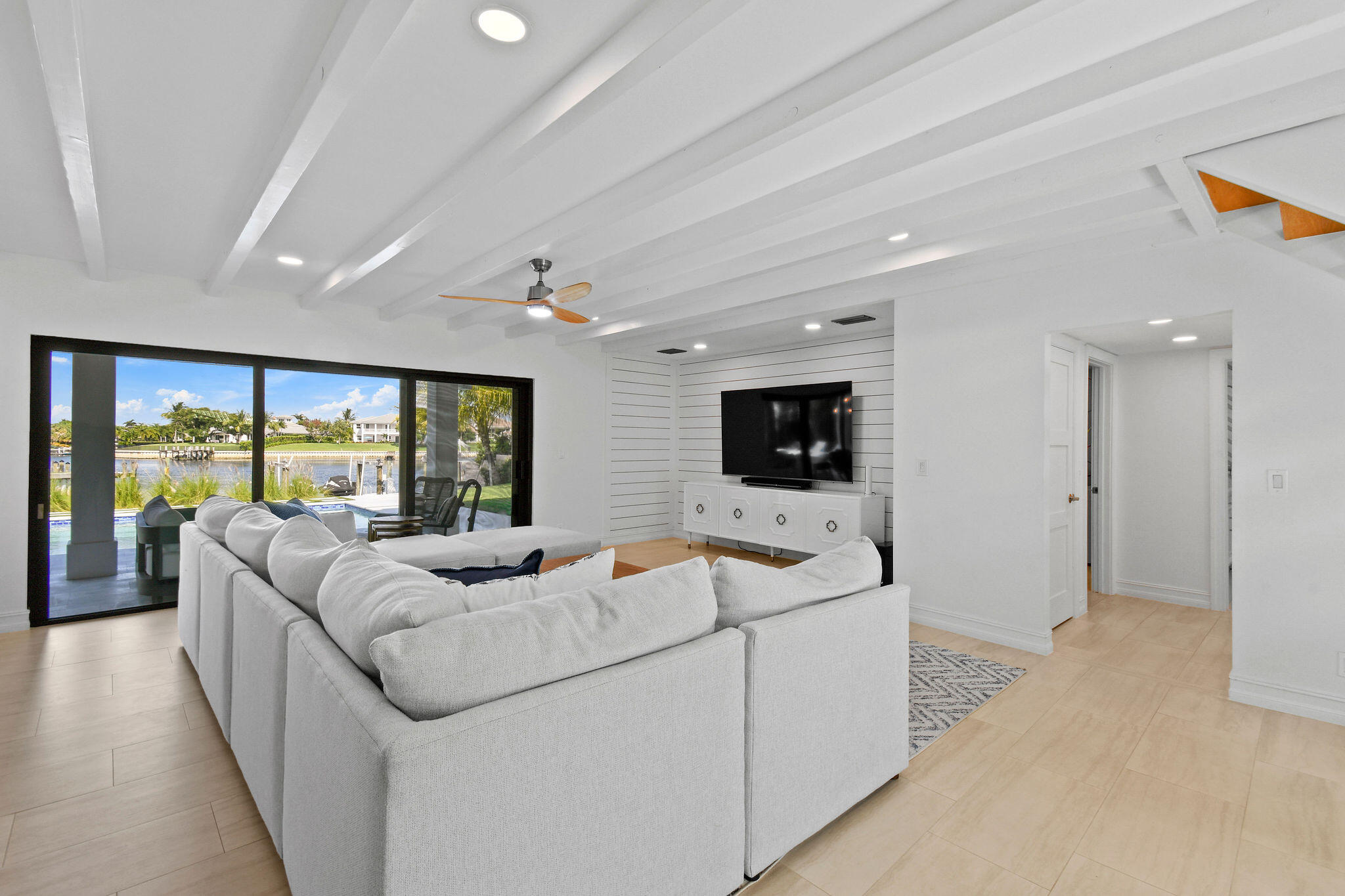 12880 S Shore Drive Property Photo 11