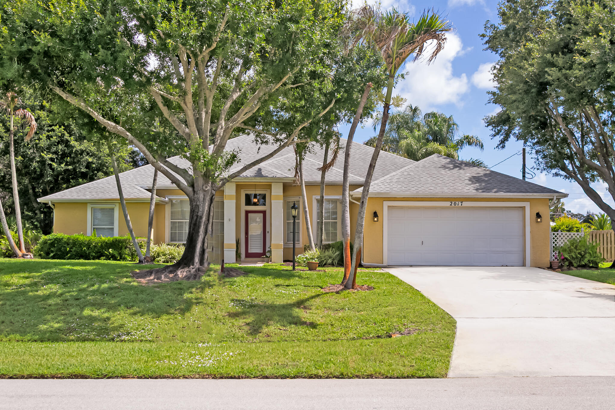 2017 SE Allamanda Drive Property Photo 1