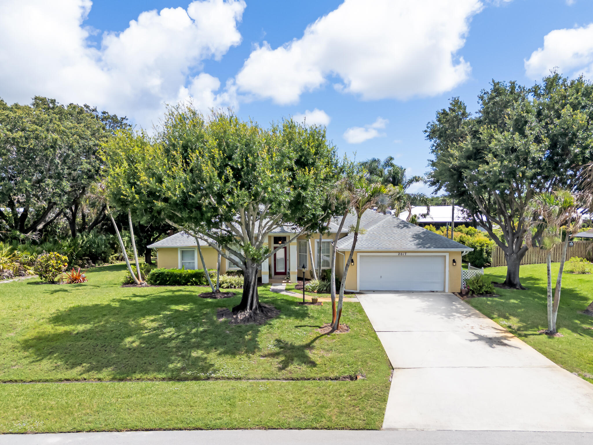 2017 Se Allamanda Drive Property Photo 3