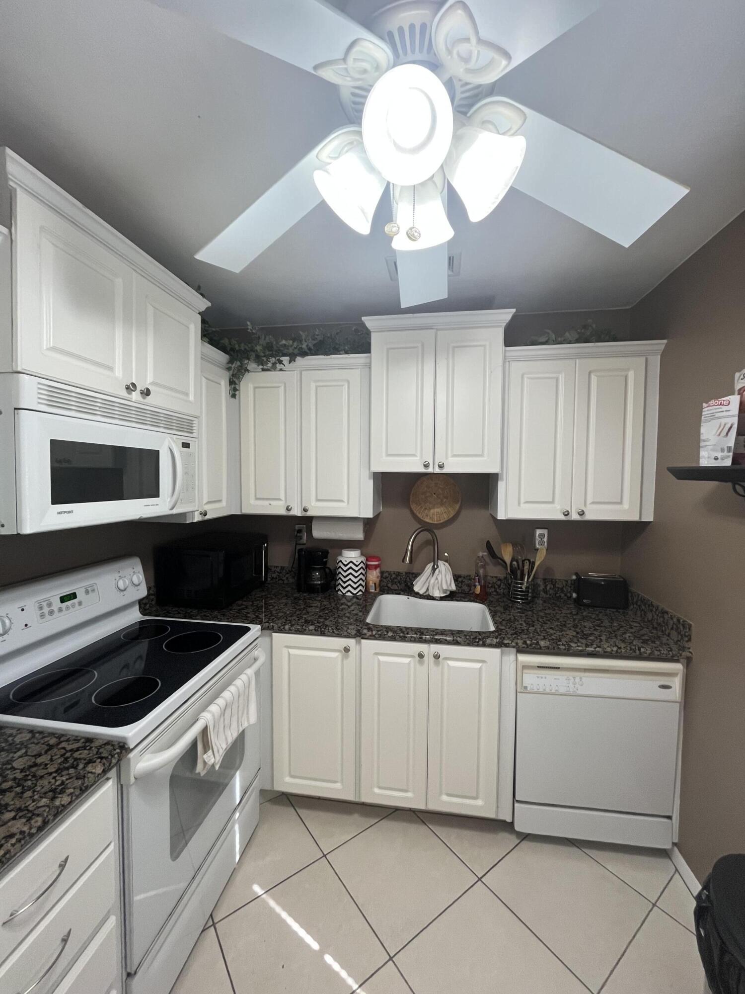 142 Normandy C Property Photo 8