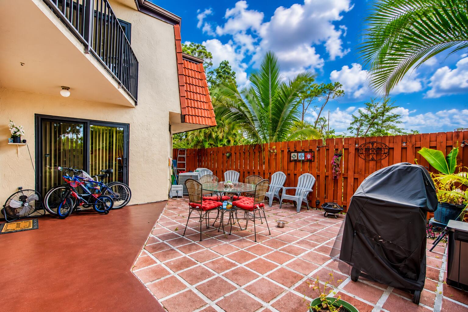 3838 Victoria Drive Property Photo 2