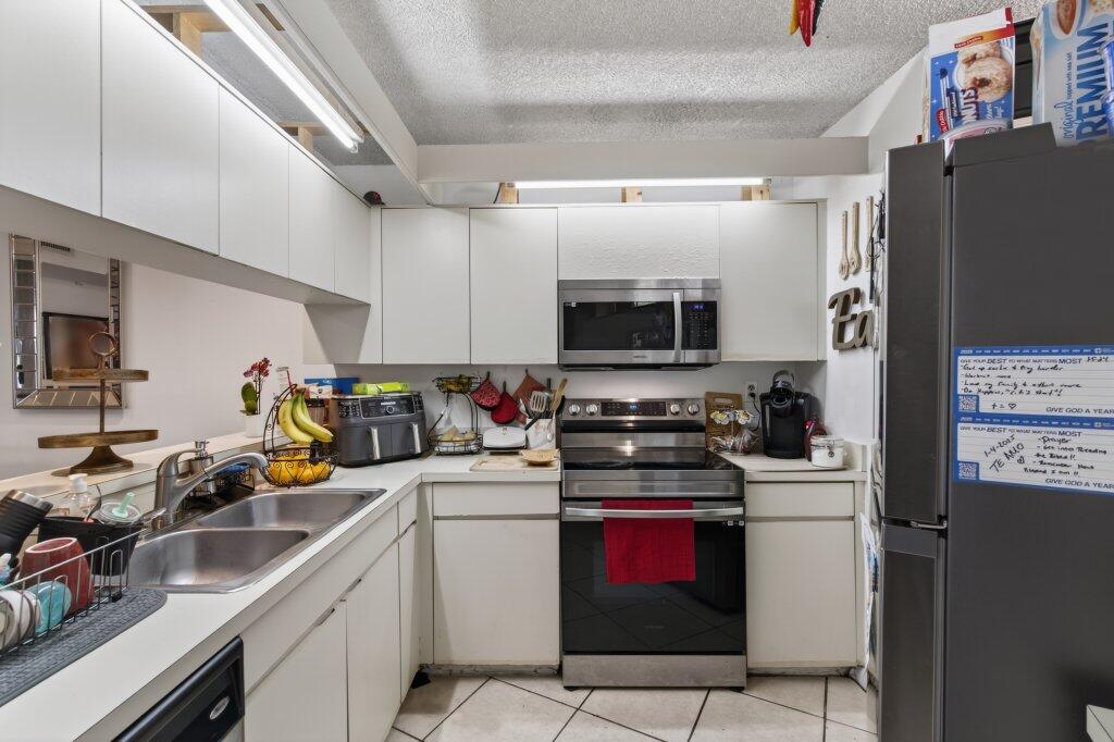 3838 Victoria Drive Property Photo 10