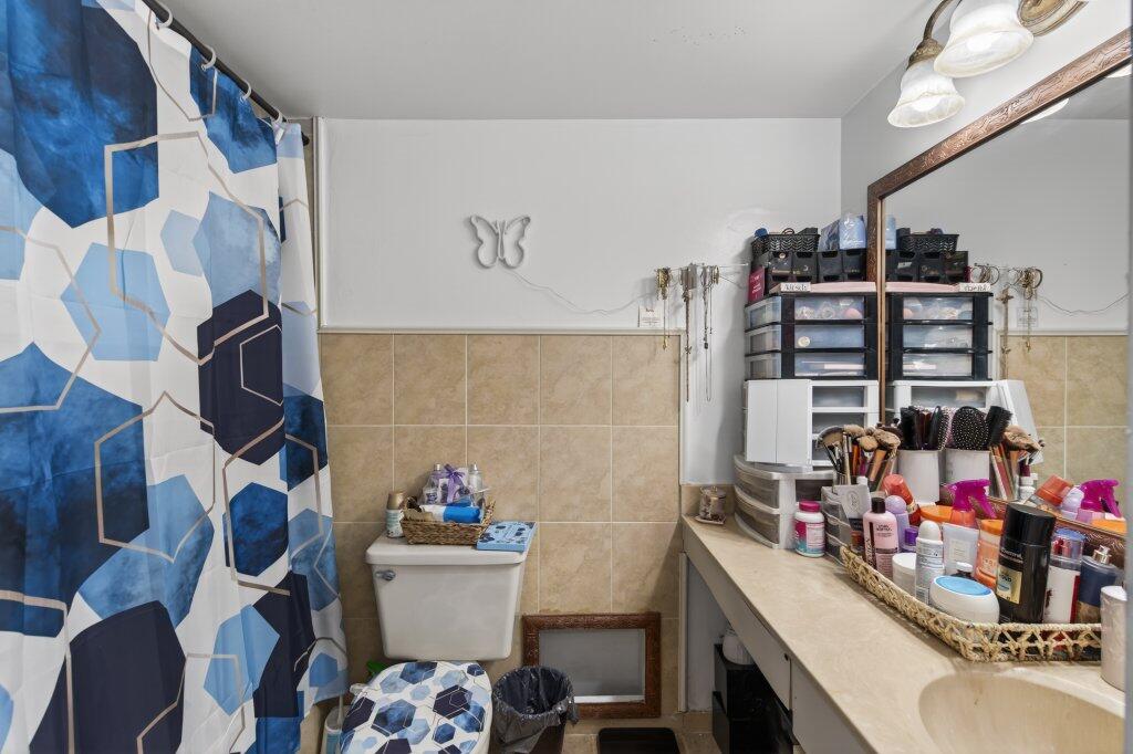 3838 Victoria Drive Property Photo 21