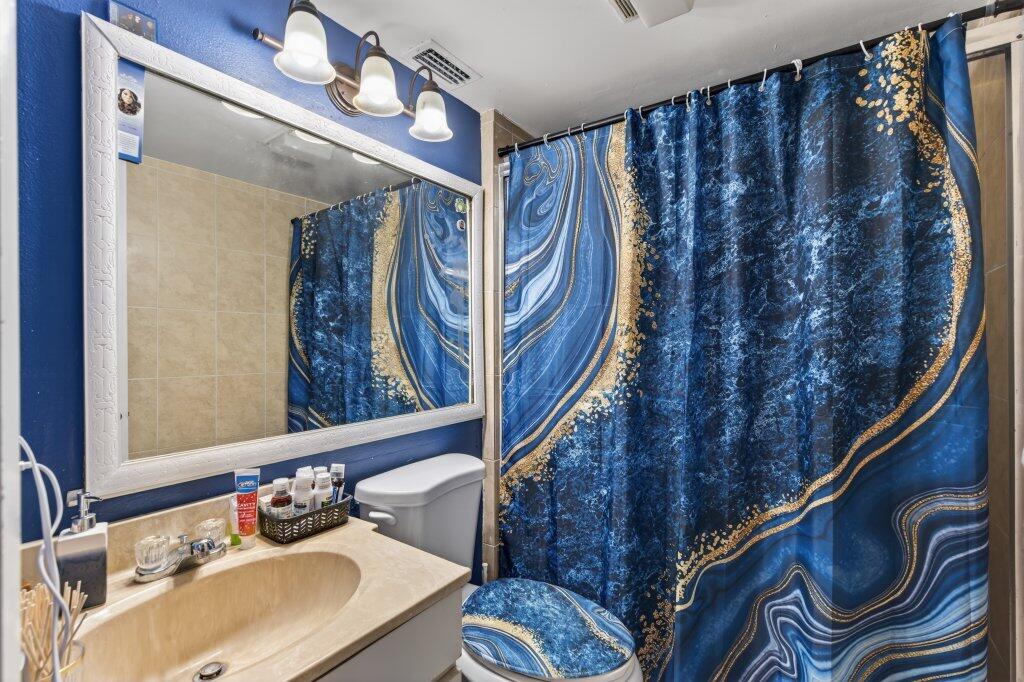 3838 Victoria Drive Property Photo 25