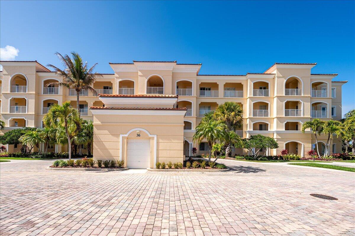 36 Harbour Isle Drive W 106 Property Photo 1