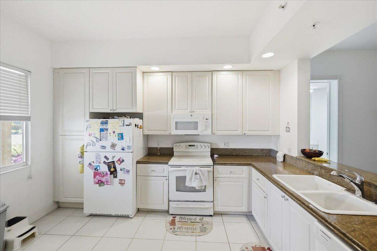 36 Harbour Isle Drive W 106 Property Photo 9