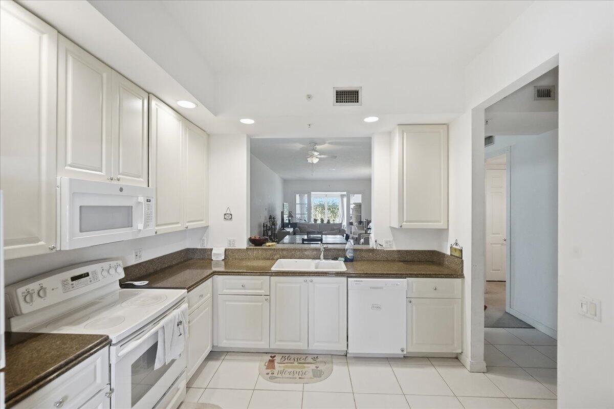 36 Harbour Isle Drive W 106 Property Photo 11