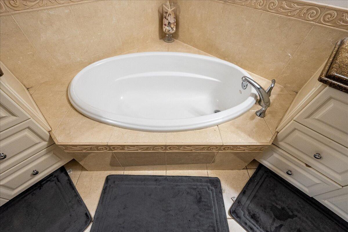 36 Harbour Isle Drive W 106 Property Photo 20
