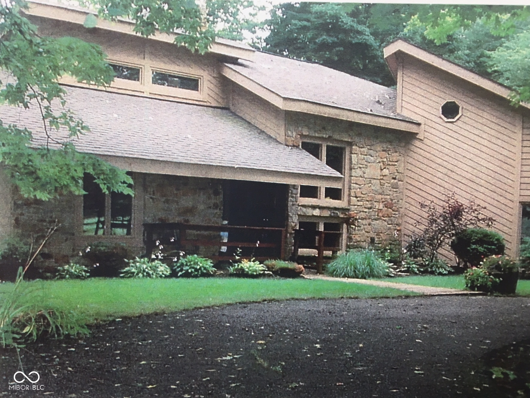 22035172 Property Photo 1