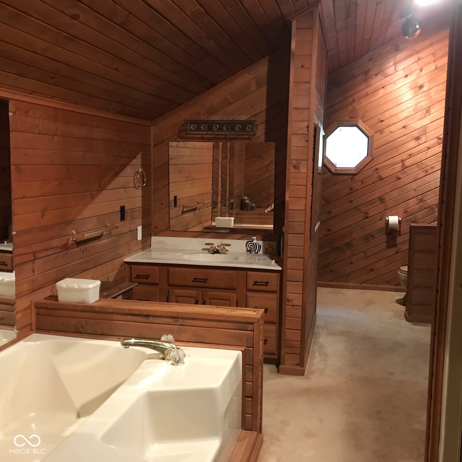 22035172 Property Photo 18