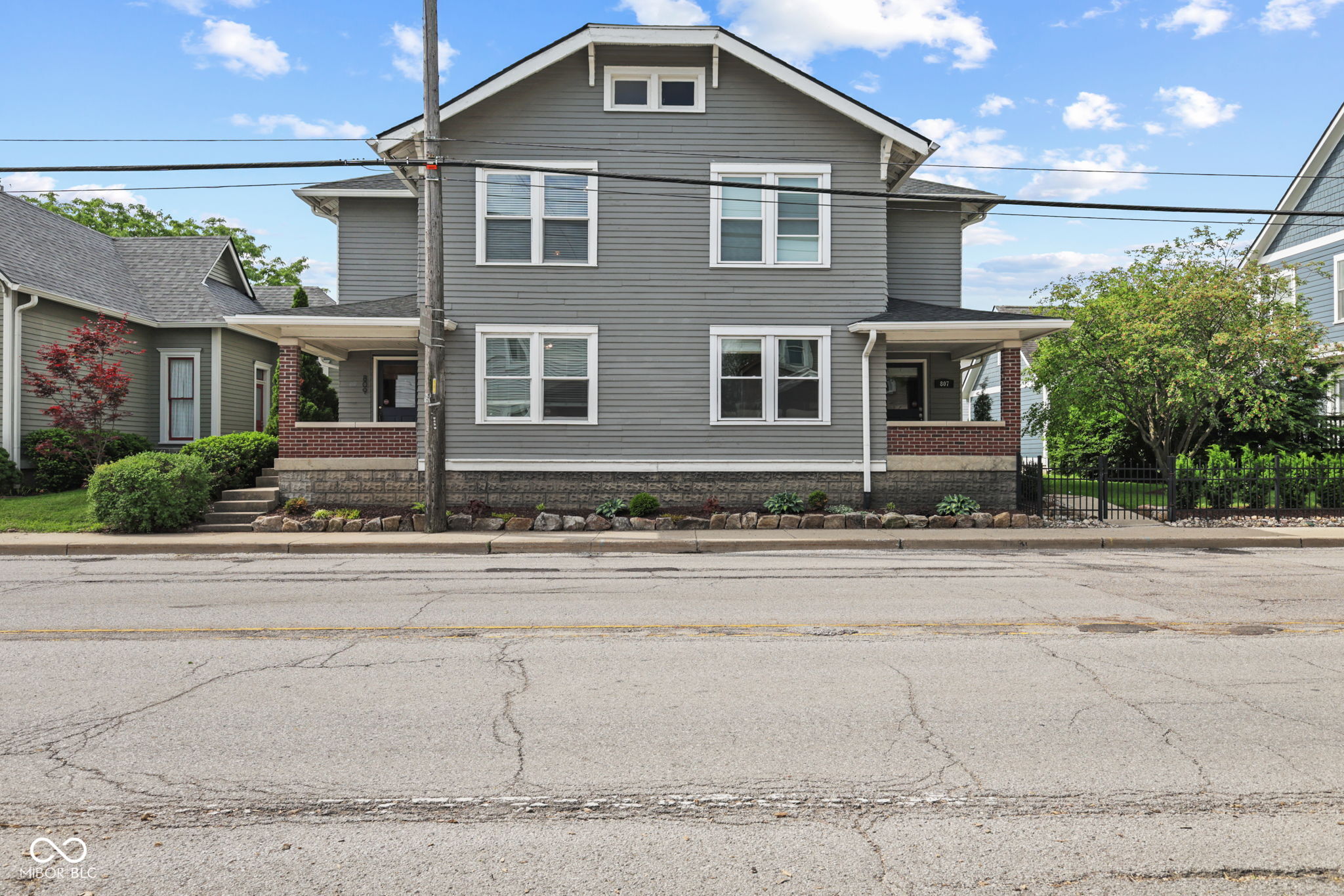 809 E 16th Street