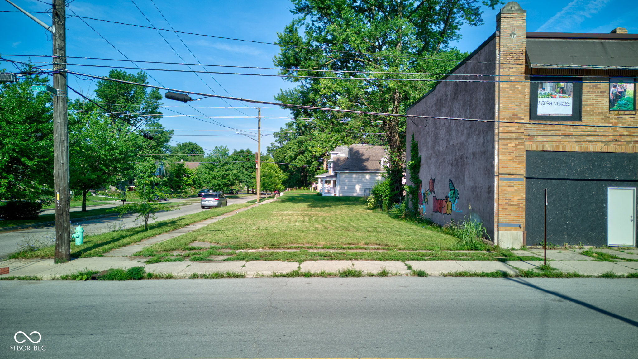 2632 N Harding Street Property Photo 1