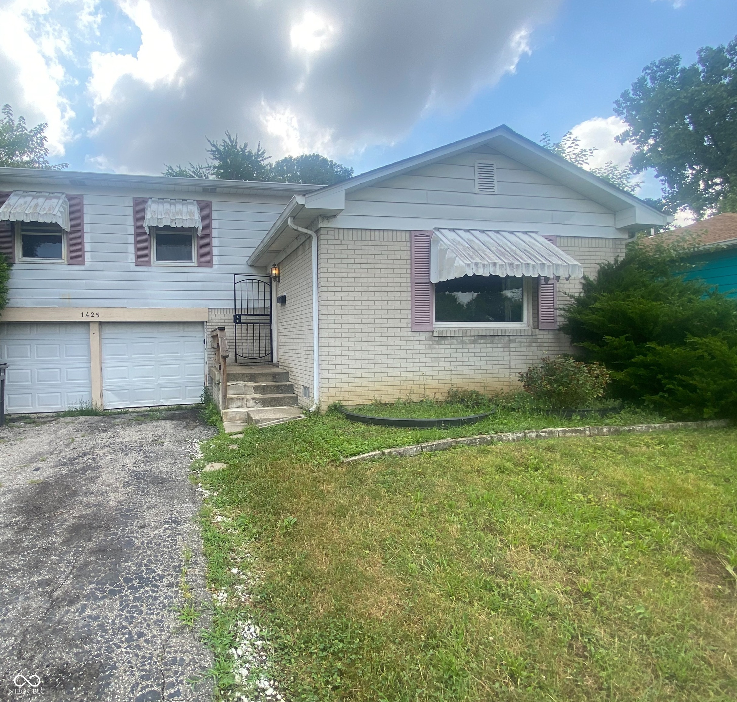 1425 N Bolton Avenue Property Photo 1