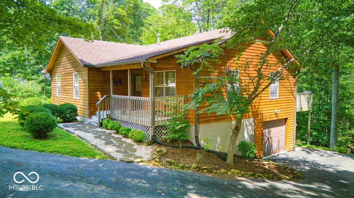 8157 Center Lake Road Property Photo 1