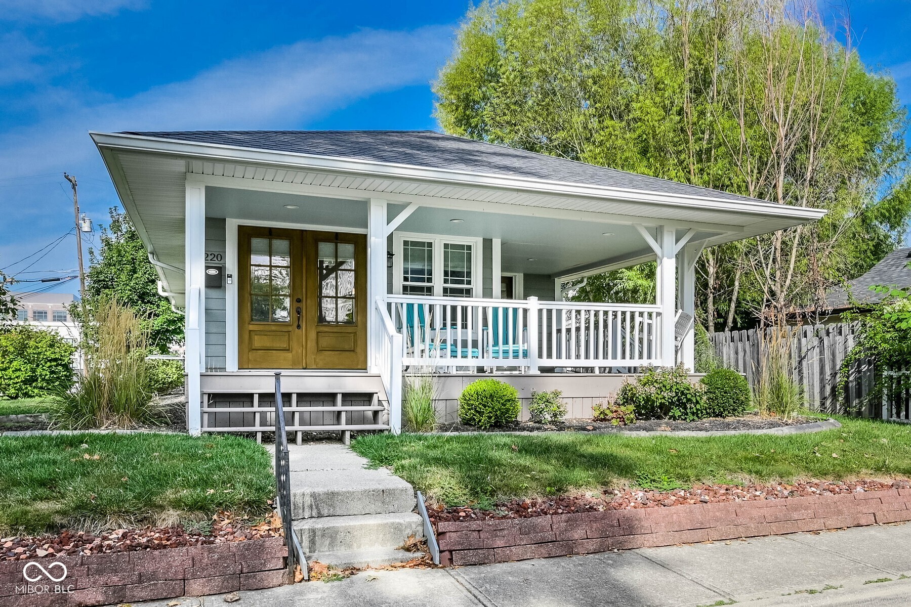 220 1st Avenue Property Photo 1