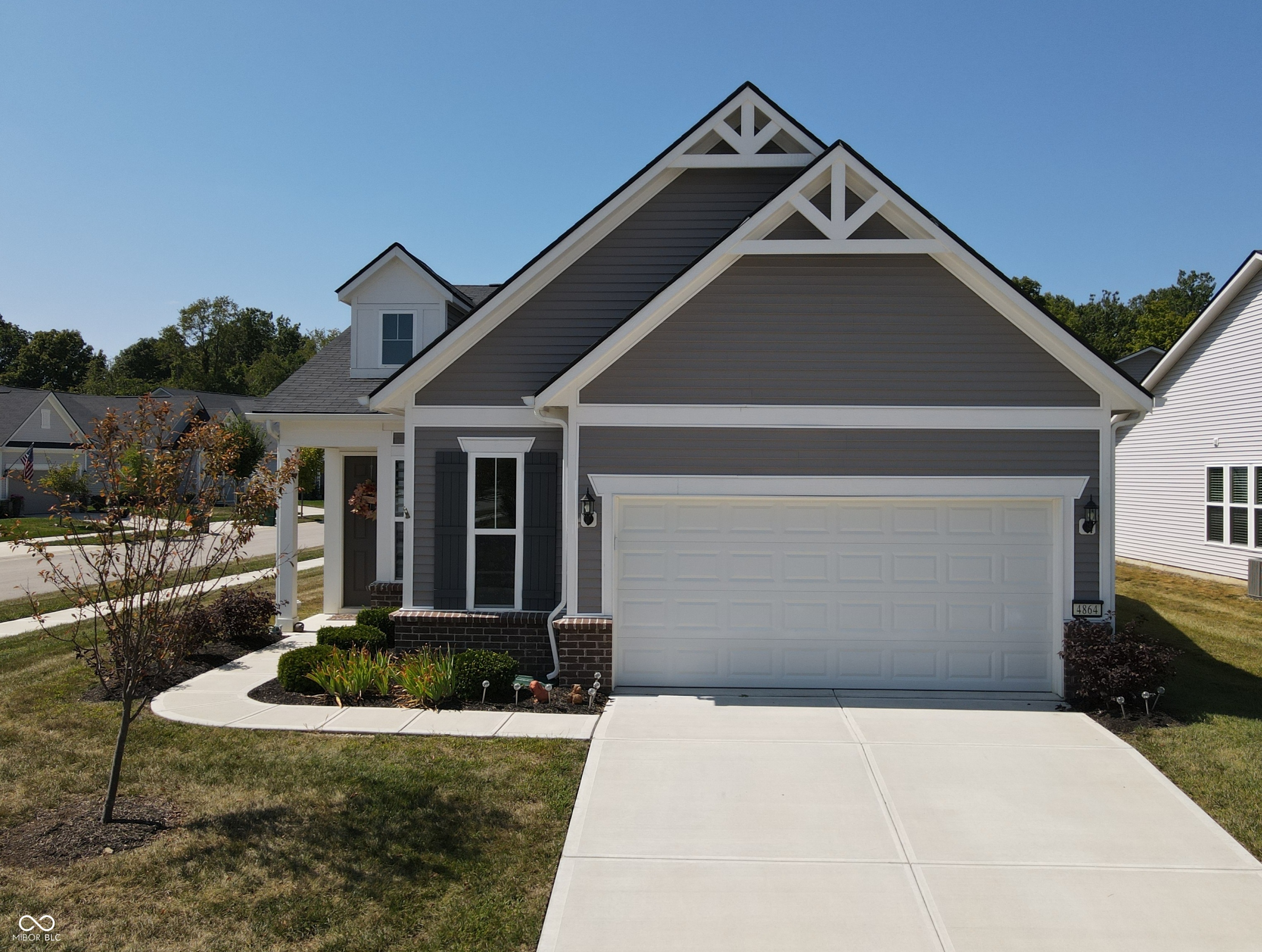 4864 Lilac Drive Property Photo 1
