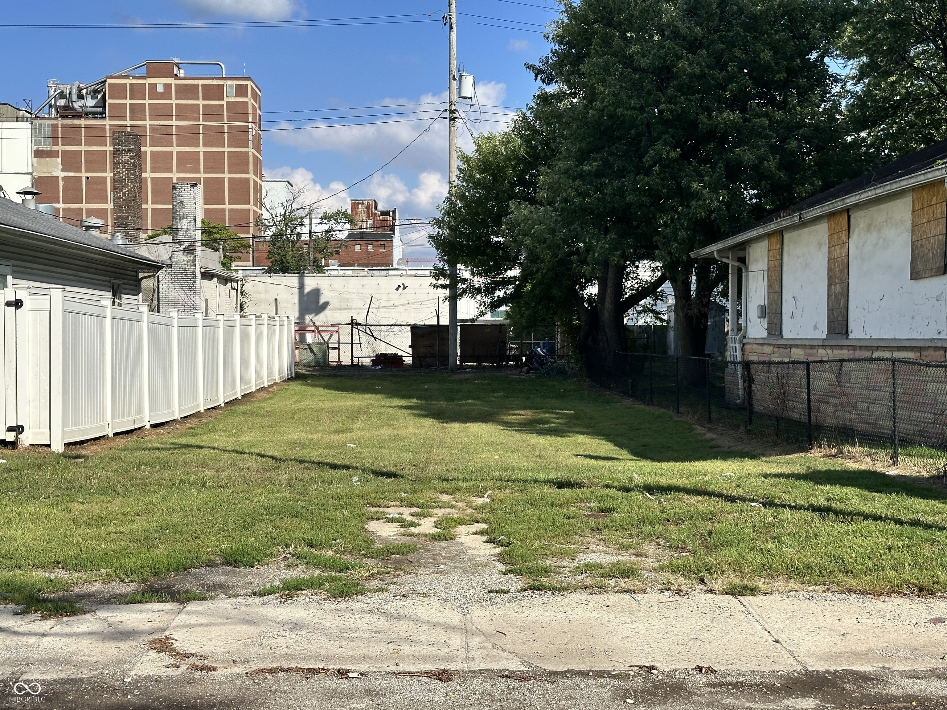 557 Lynn Street Property Photo 1