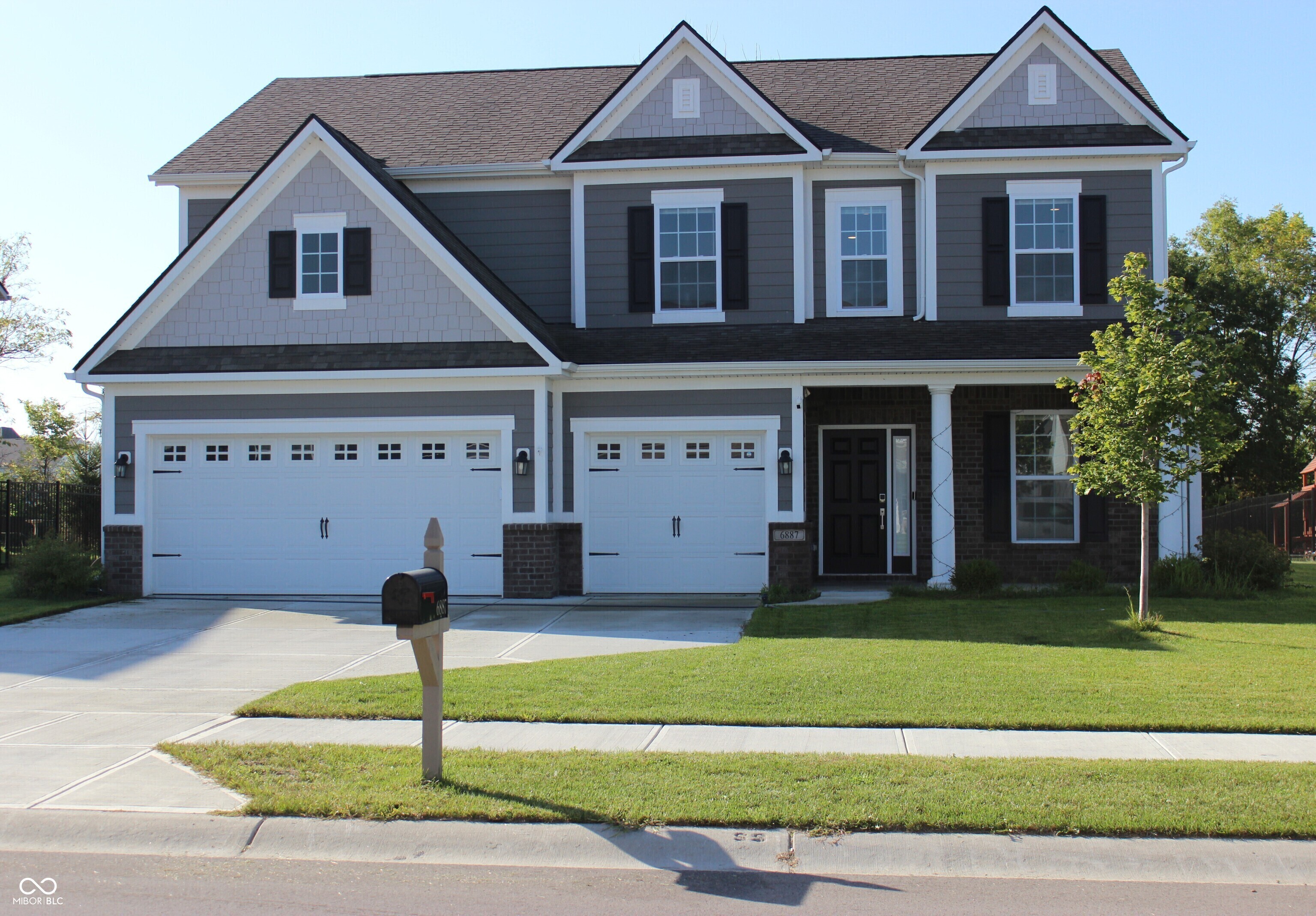 6887 Pine Vail Boulevard Property Photo 1