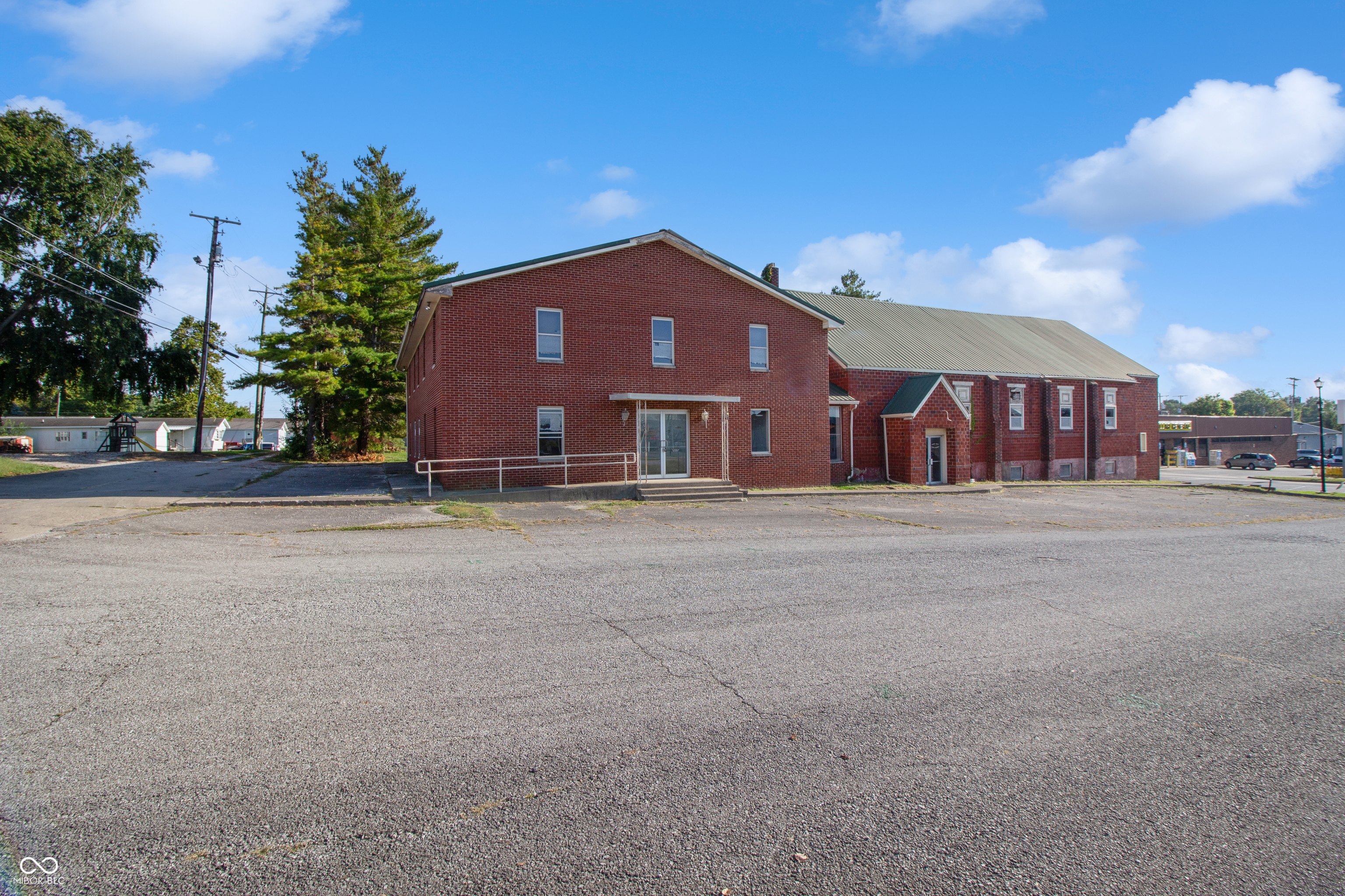 220 S Main Street Property Photo 1