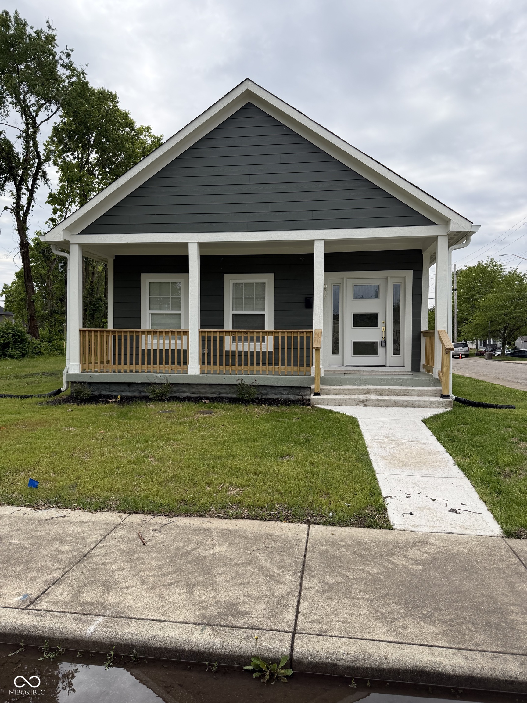 977 W 26th Street
