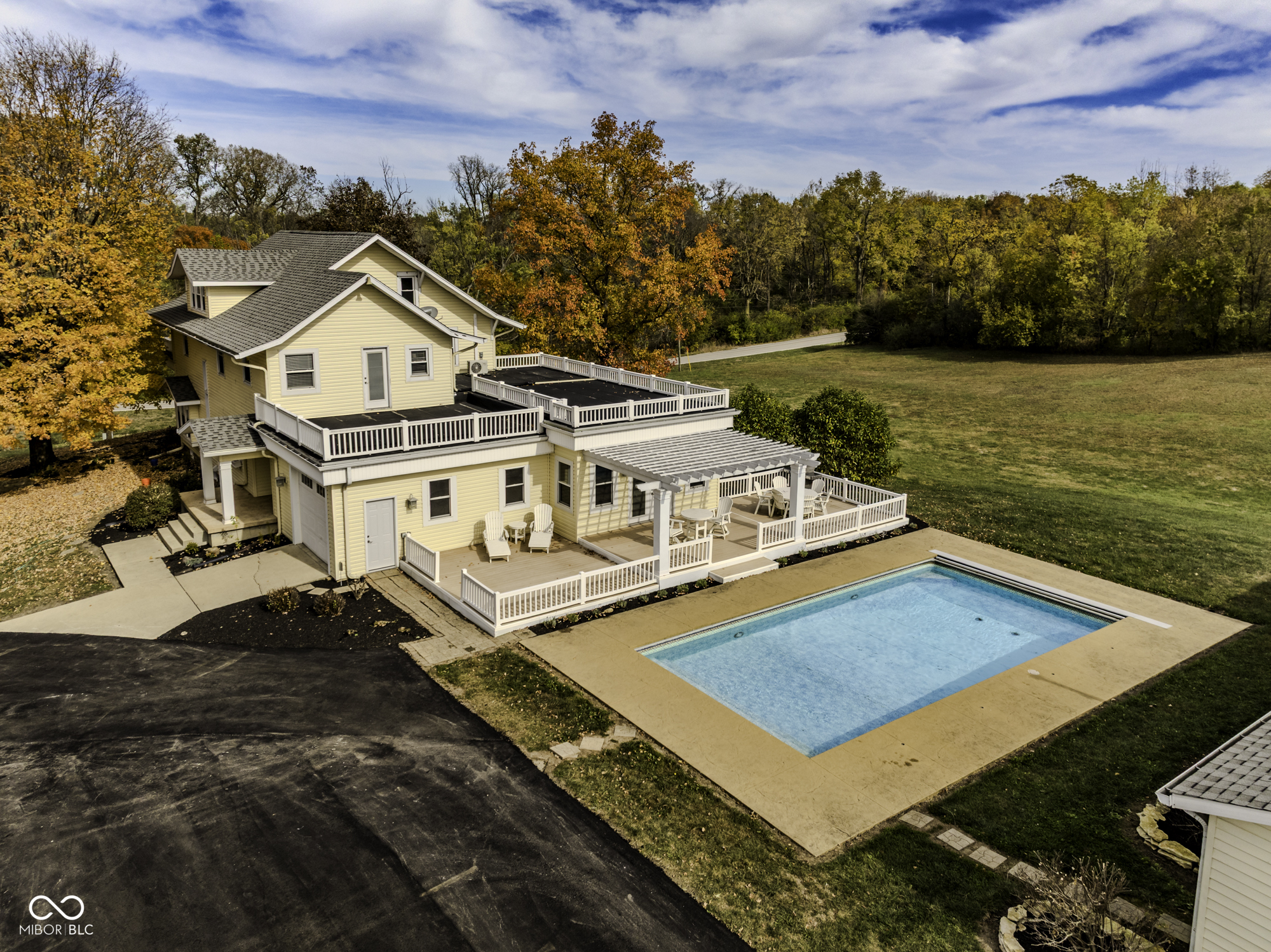 7201 E Windsor Road Property Photo 1