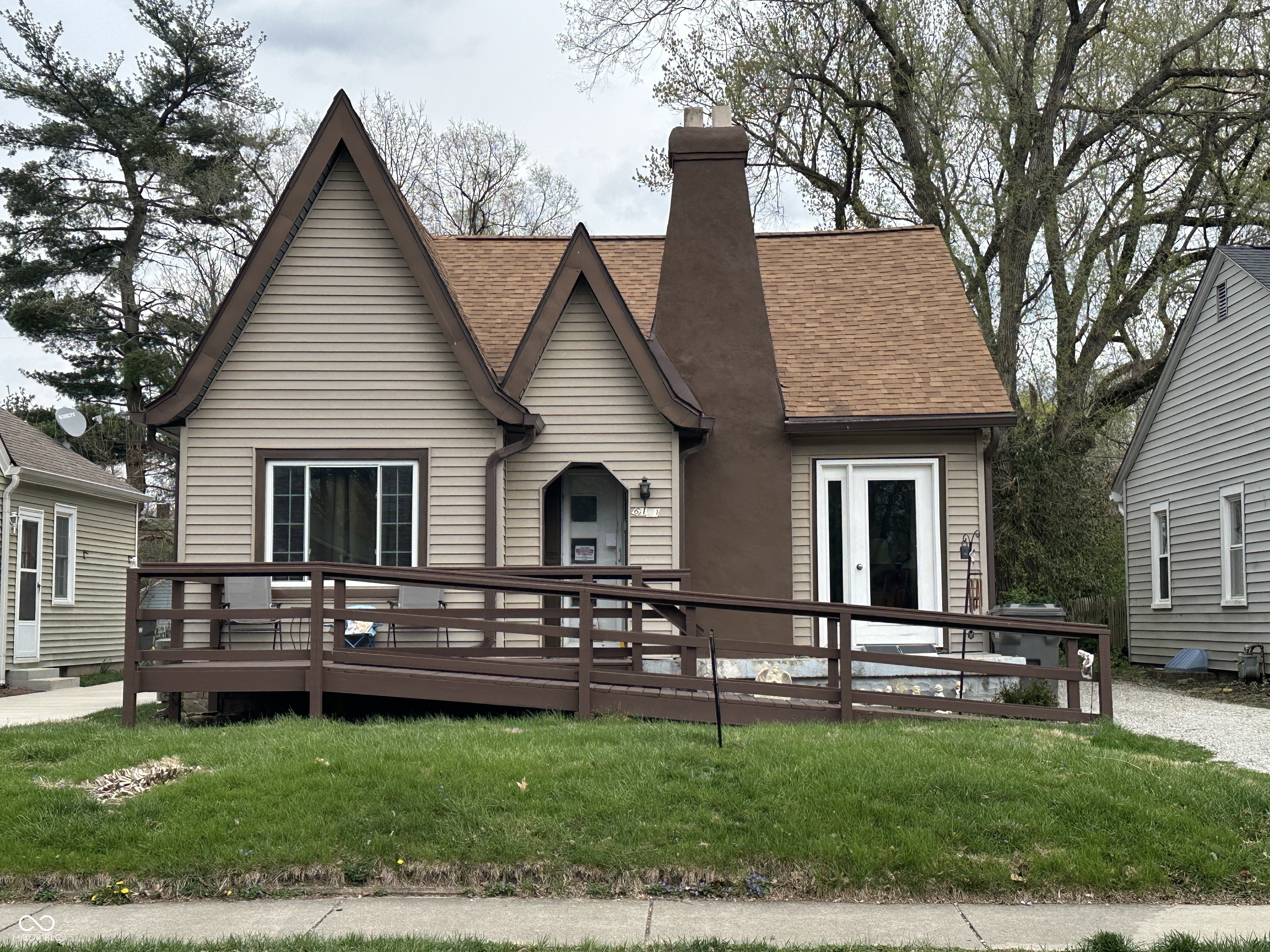 6139 Norwaldo Avenue Property Photo 1