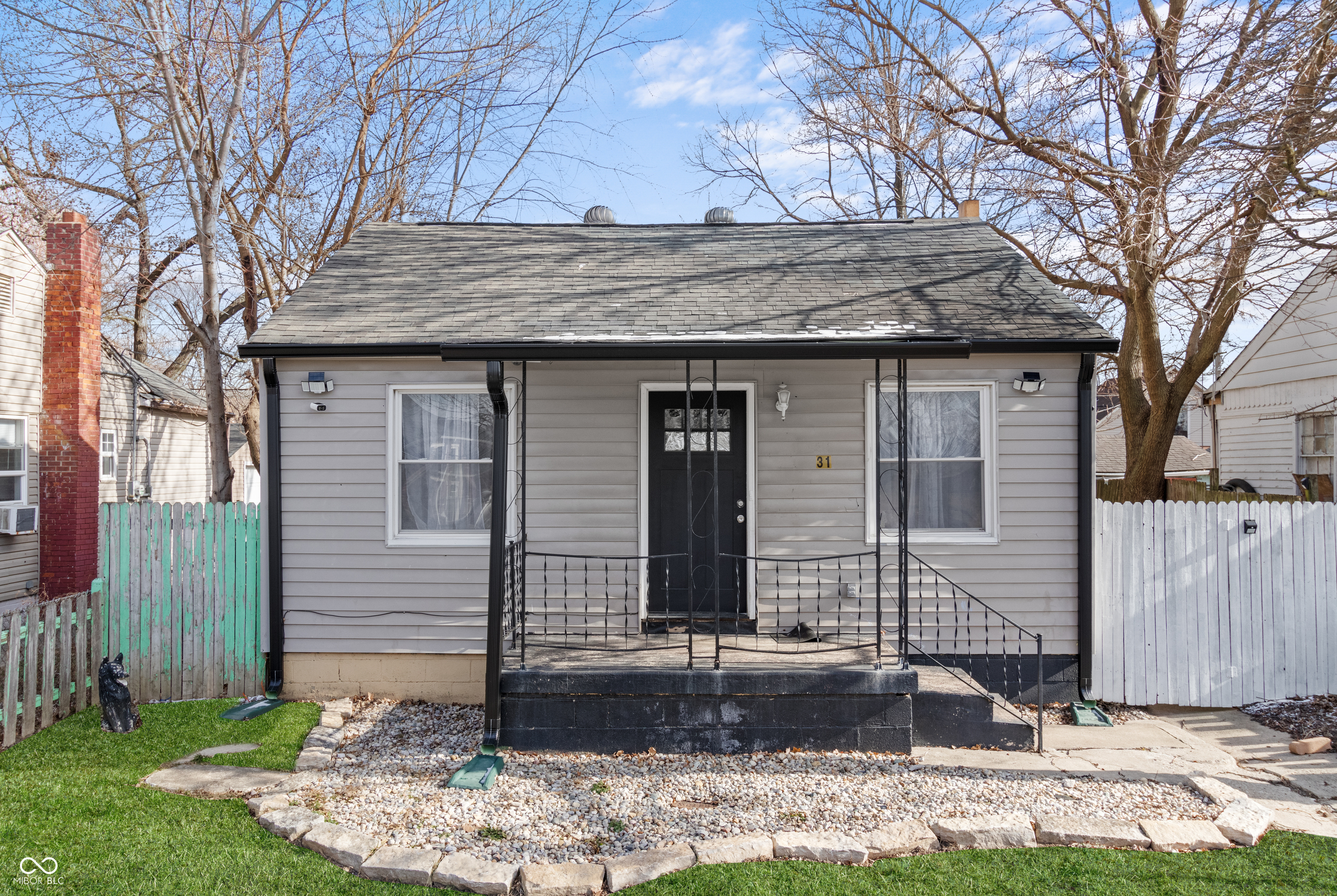 31 N Forest Avenue