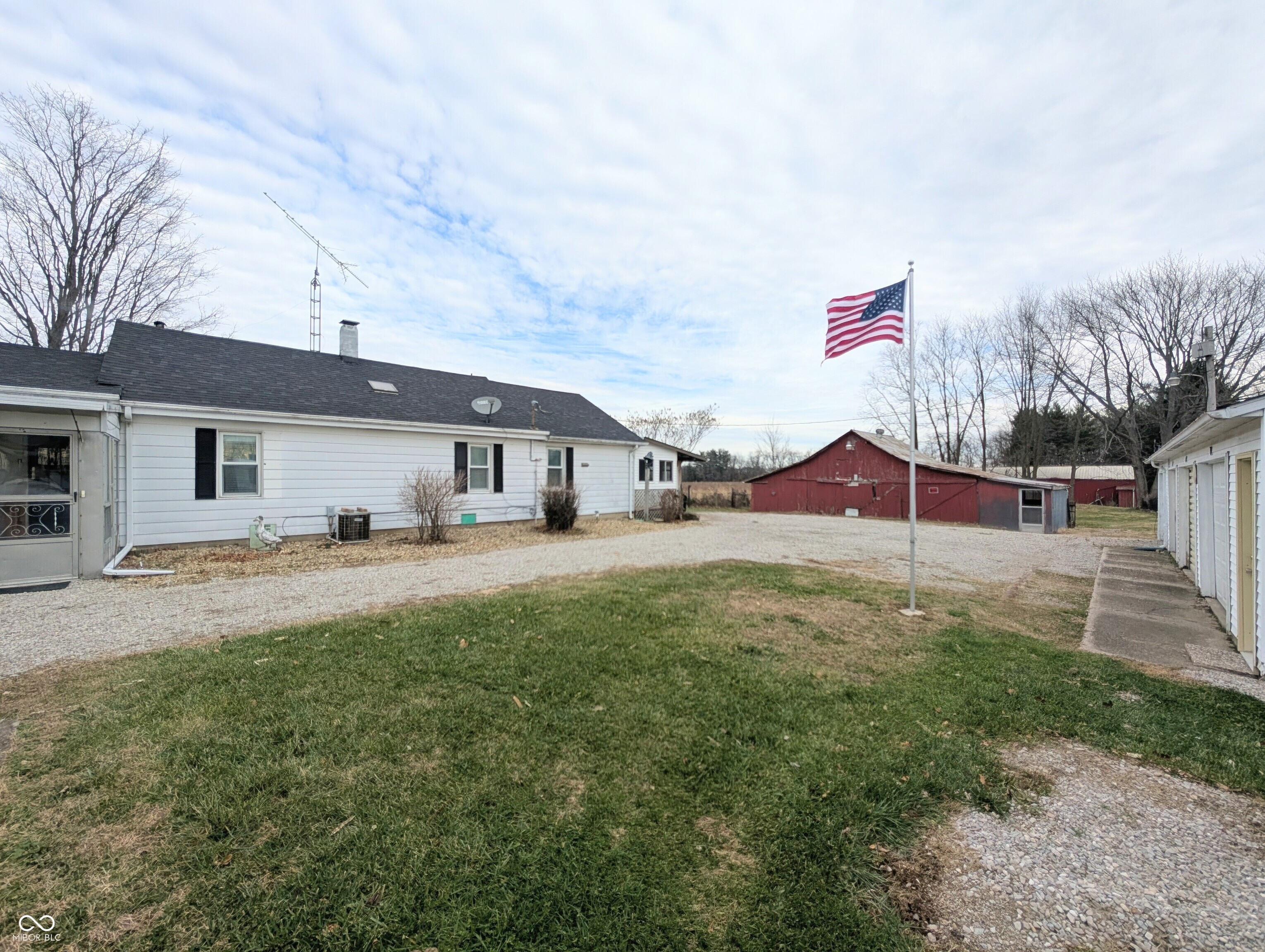 5599 N State Road 9 Property Photo 1