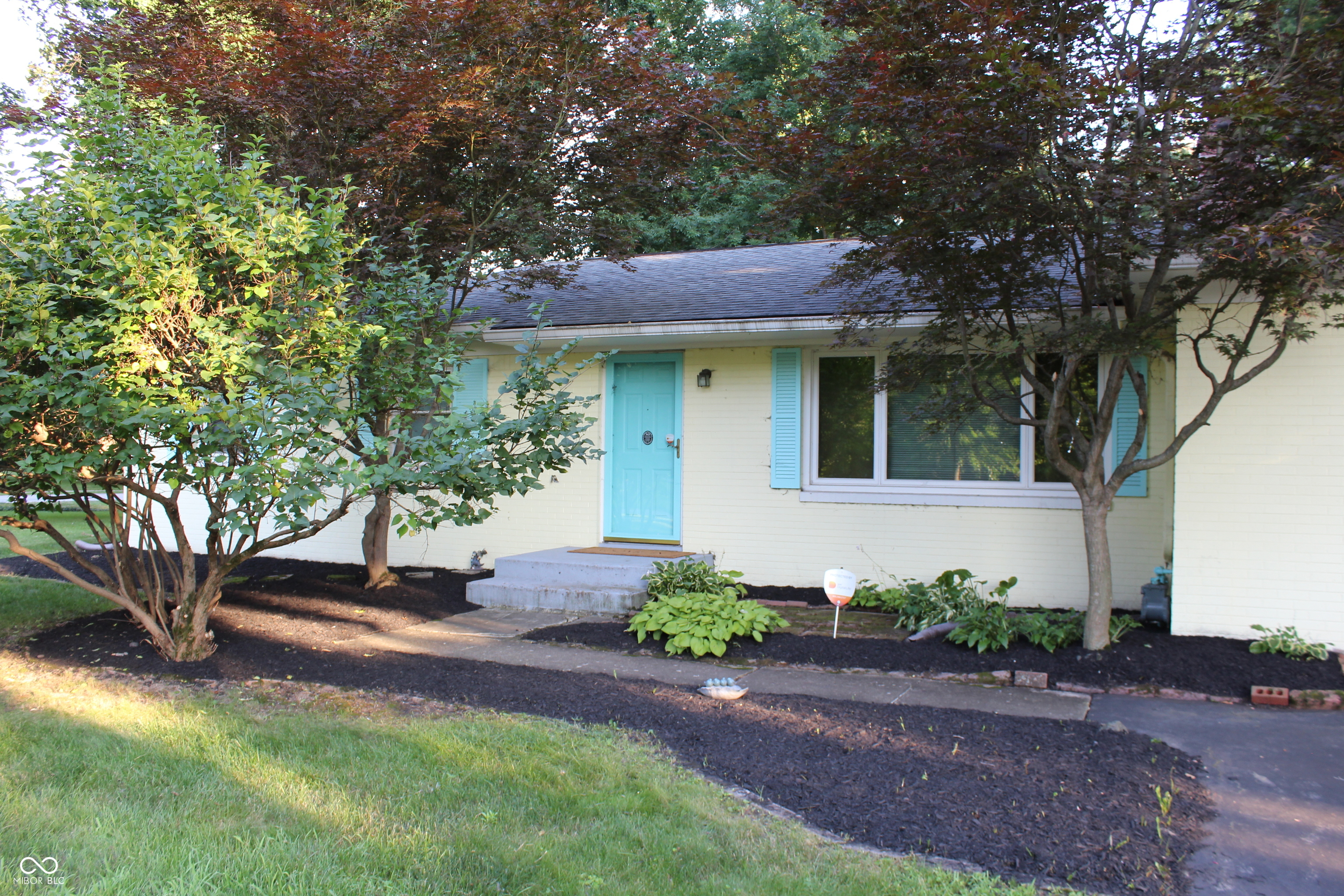 907 Fairway Drive Property Photo 1