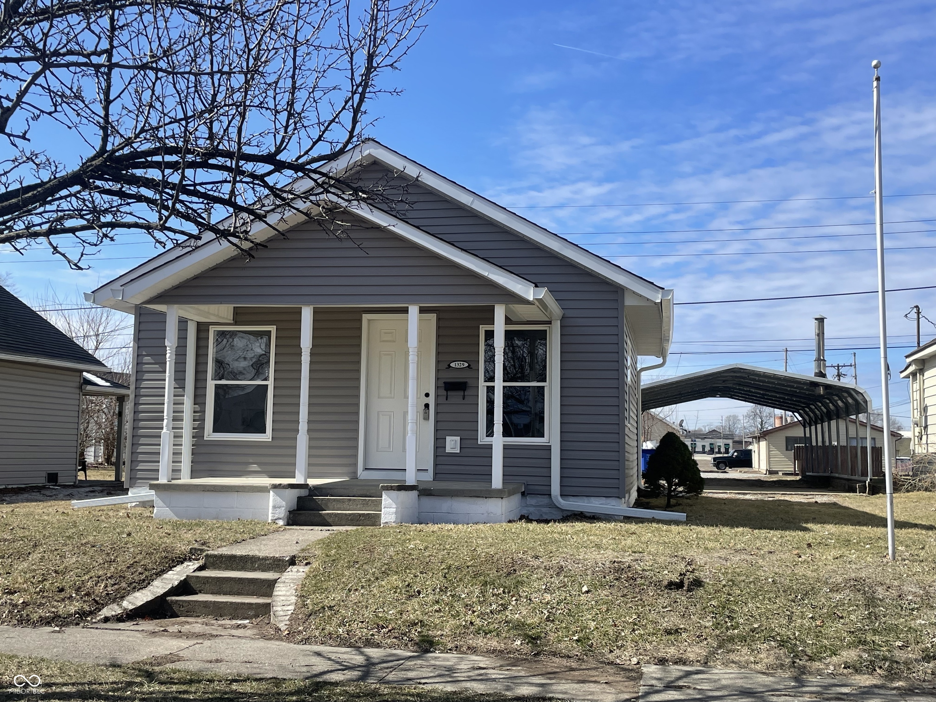 1329 S Locke Street Property Photo 1