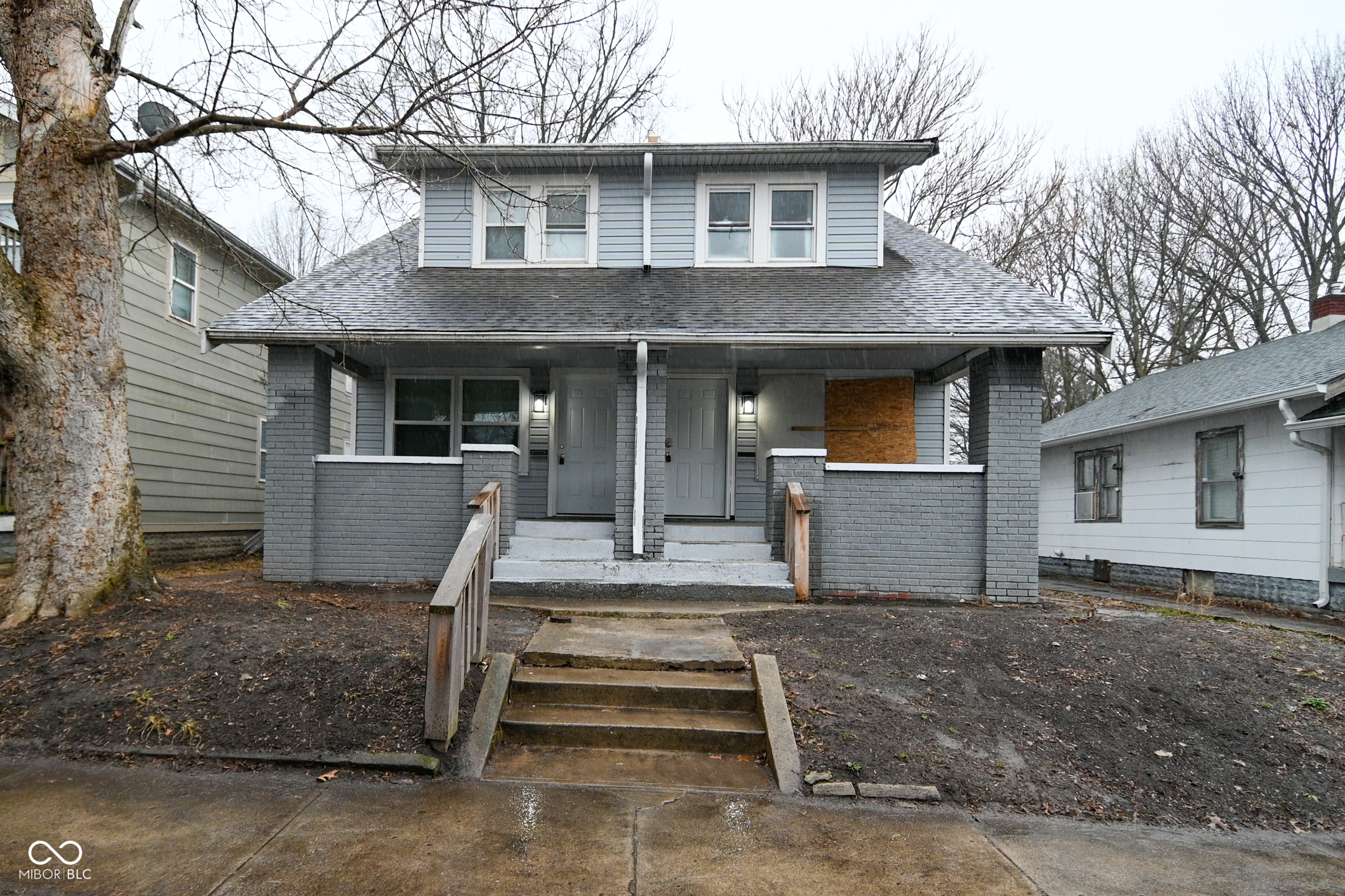 822 N Bradley Avenue Property Photo 1
