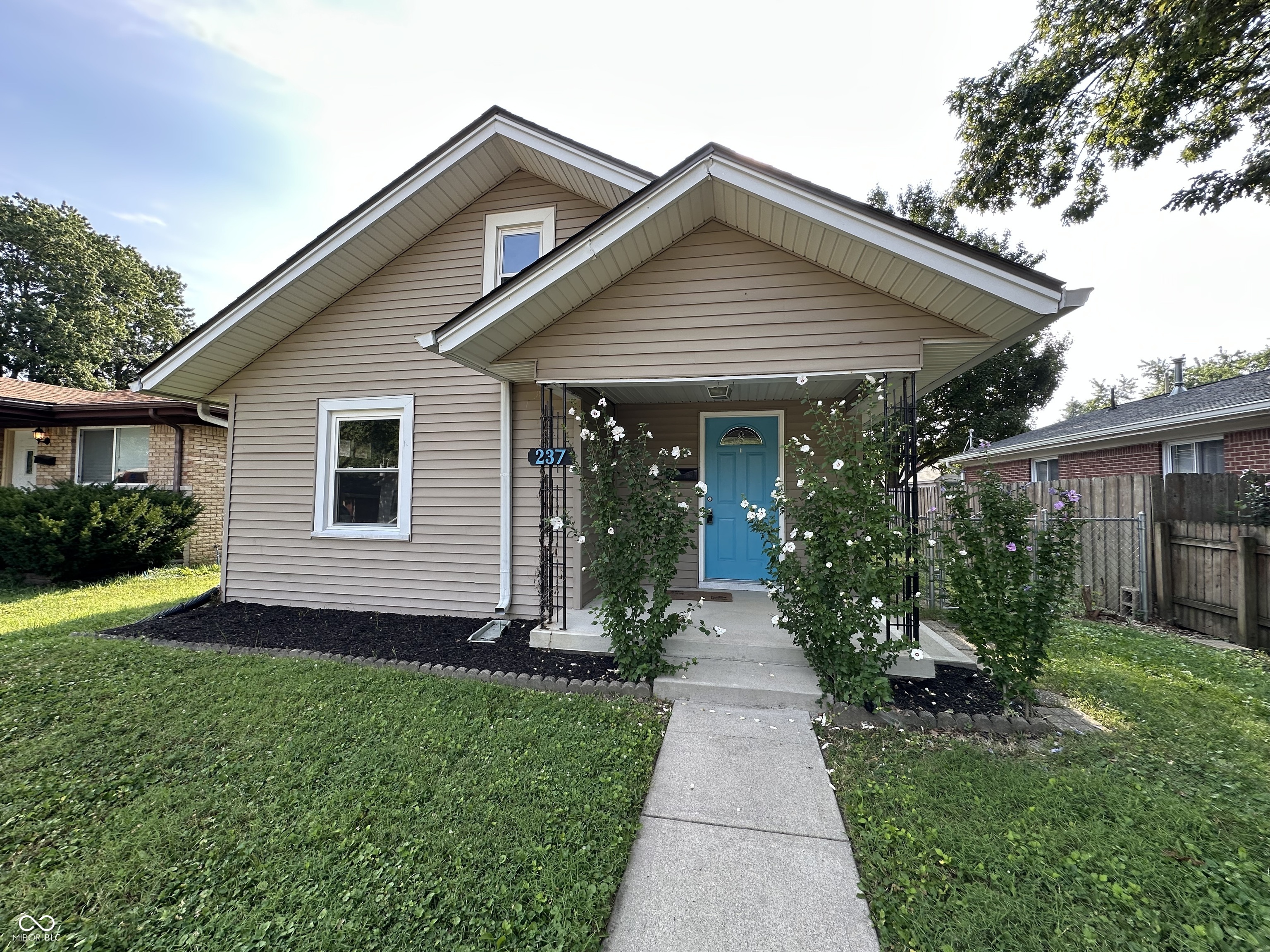 237 N 8th Avenue Property Photo 1