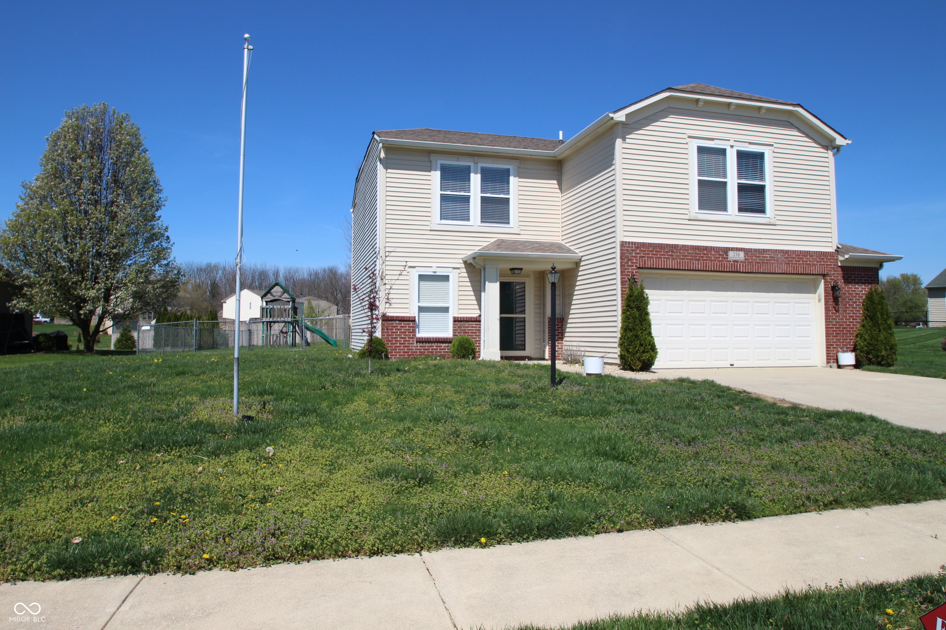 216 Creekside Drive Property Photo 1