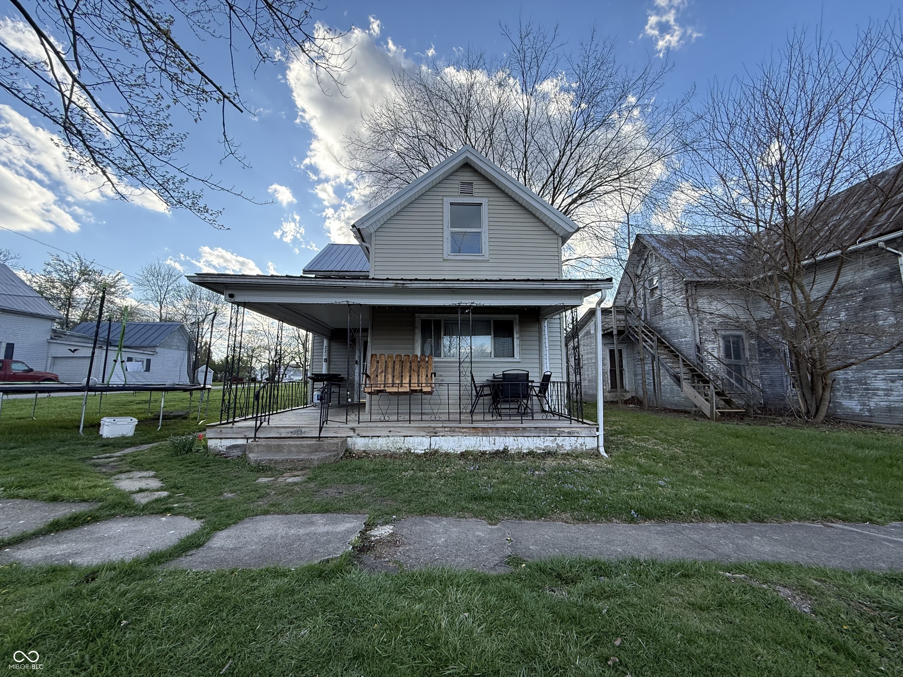 221 N Main Street Property Photo 1