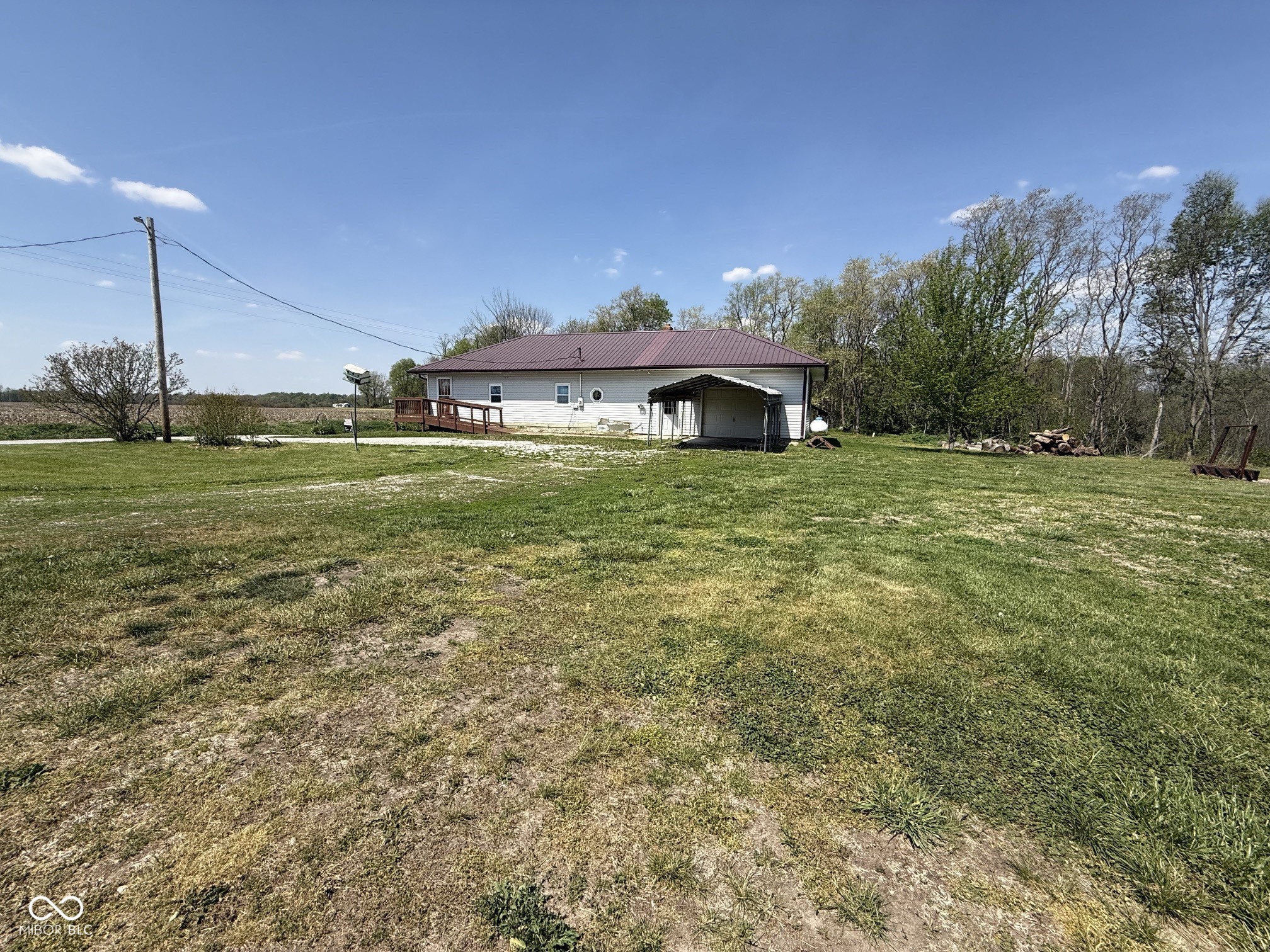 10074 N 400 Property Photo 1