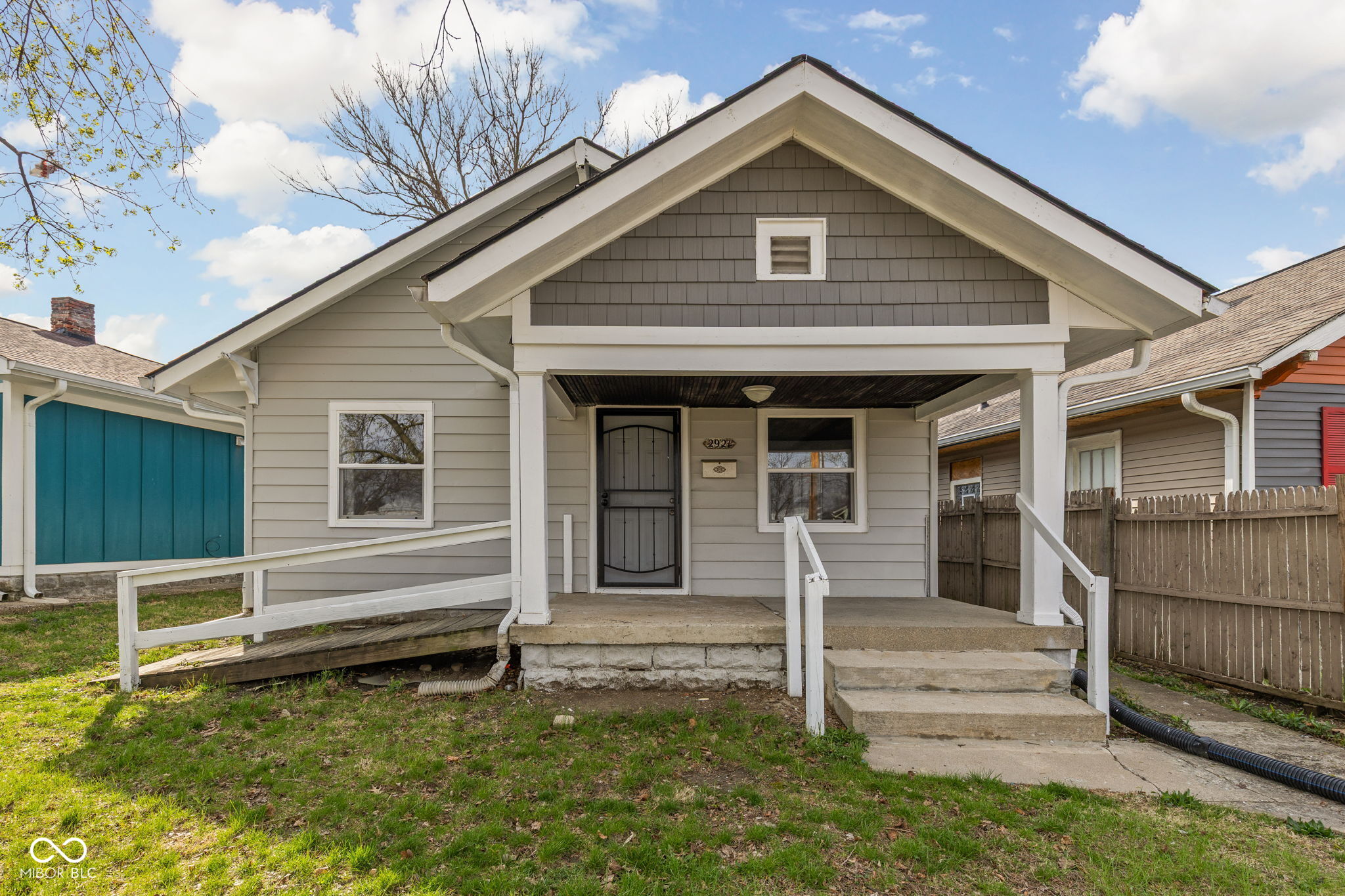 2921 E Brookside Avenue Property Photo 1