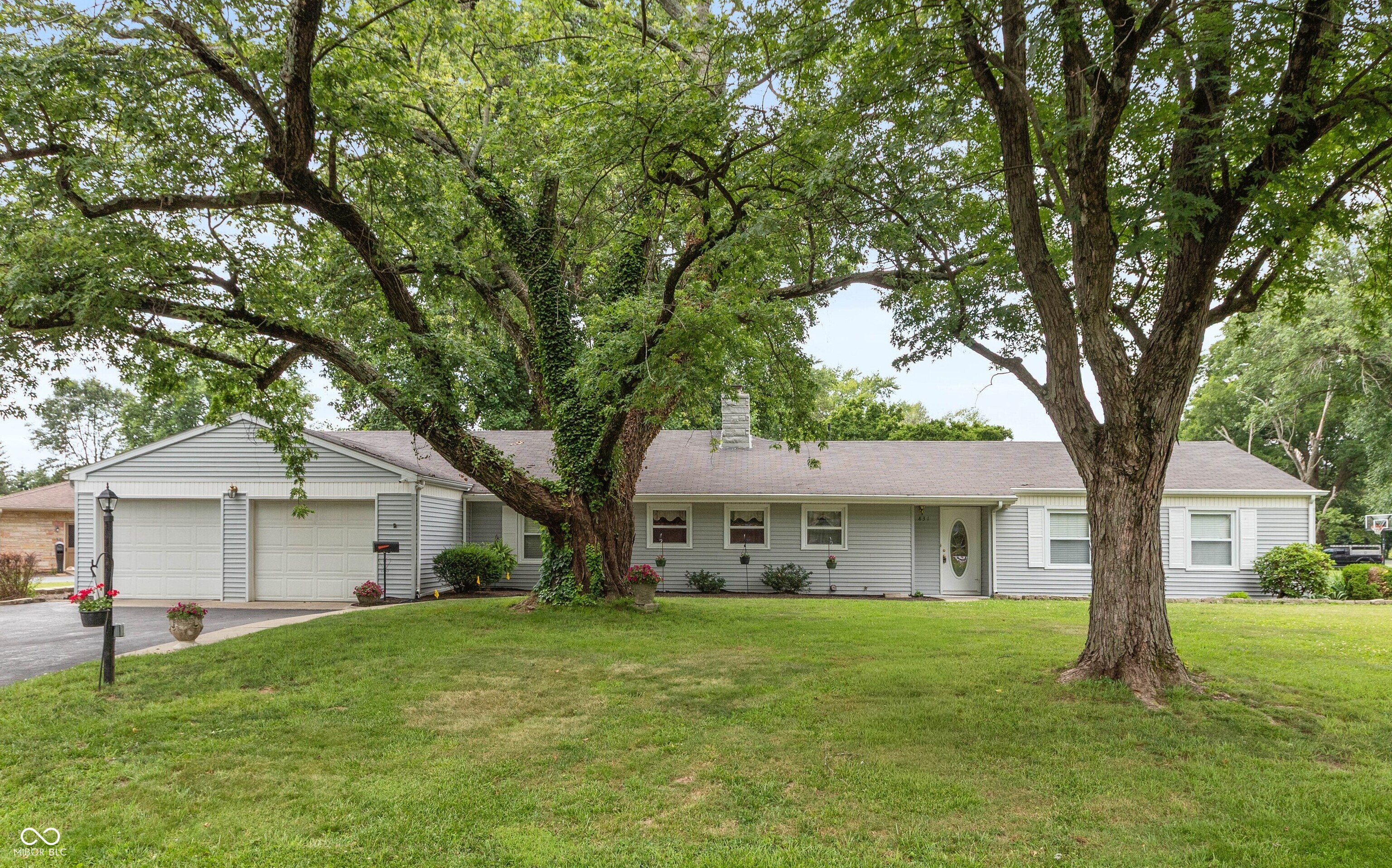 831 North Drive Property Photo 1